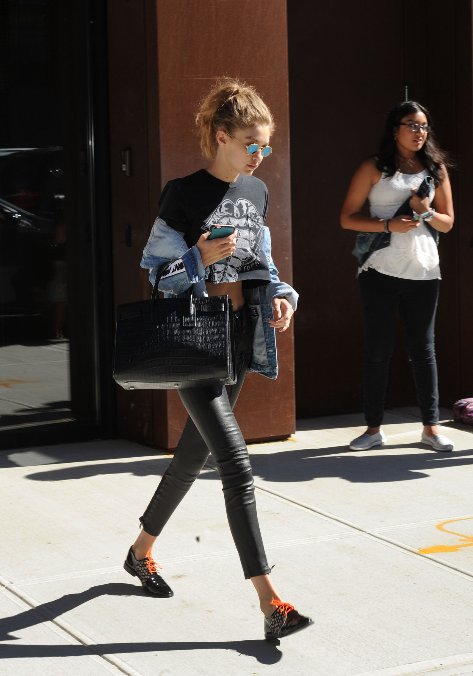 Gigi Hadid leaves Manhattan apartment