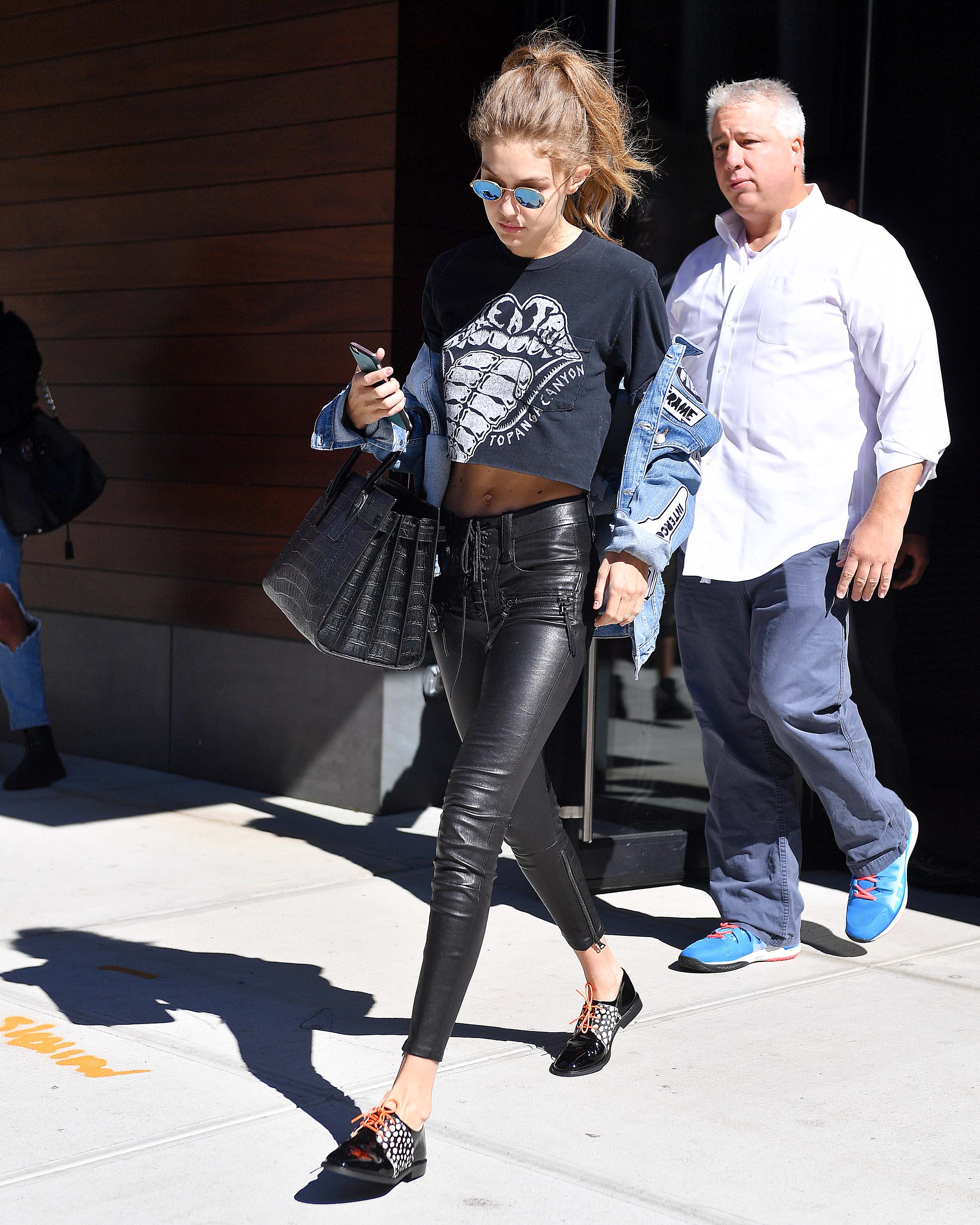 Gigi Hadid leaves Manhattan apartment