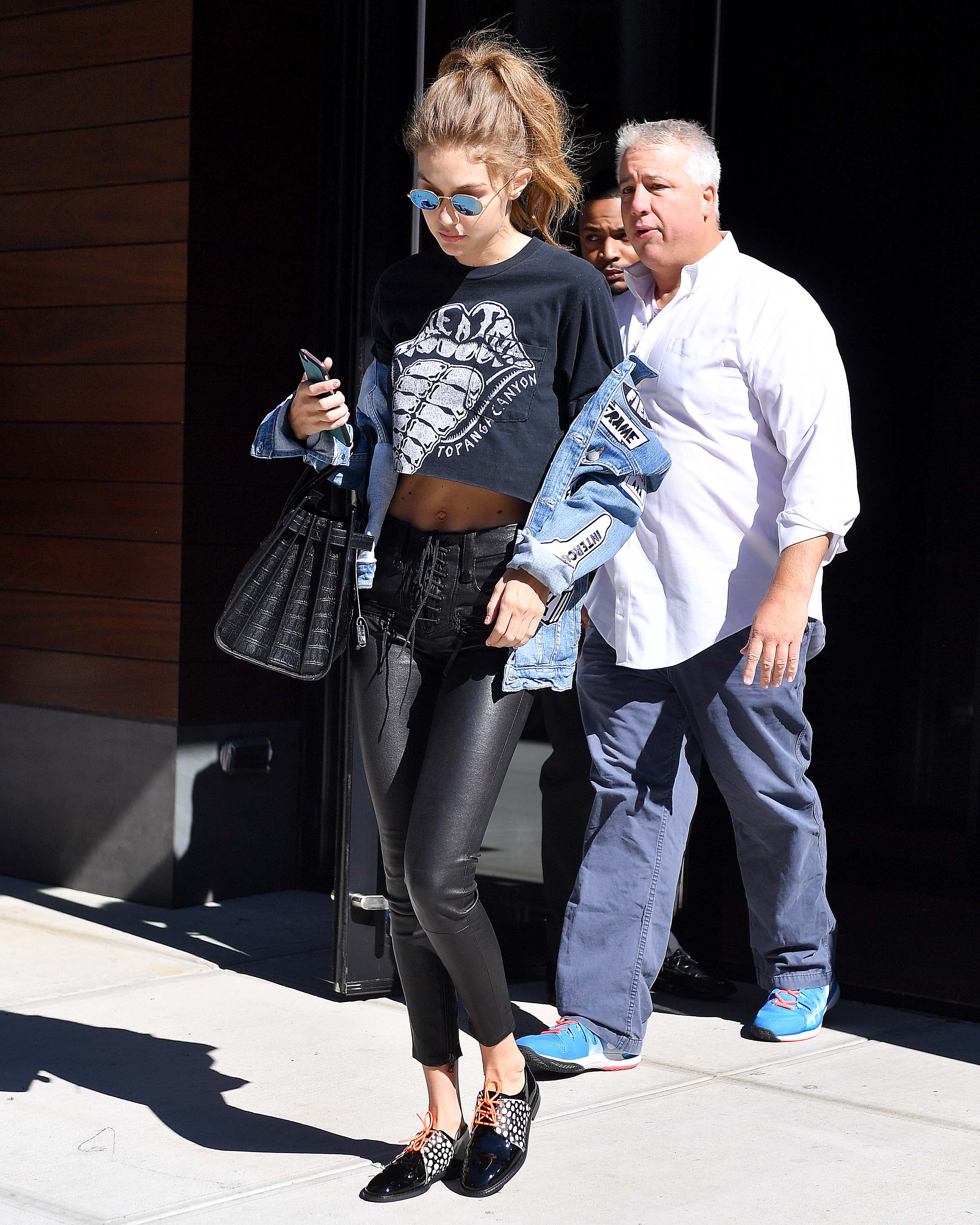 Gigi Hadid leaves Manhattan apartment