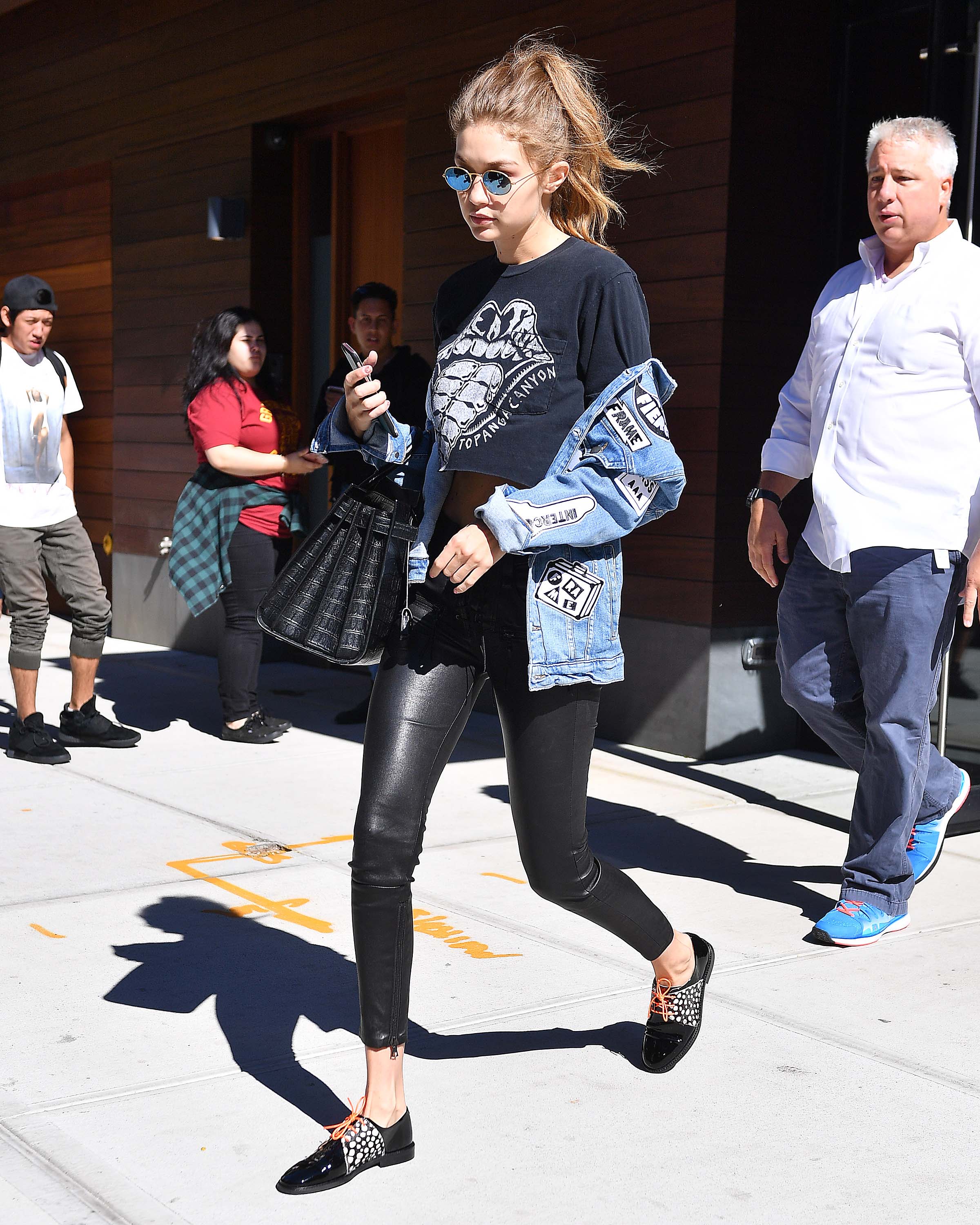 Gigi Hadid leaves Manhattan apartment