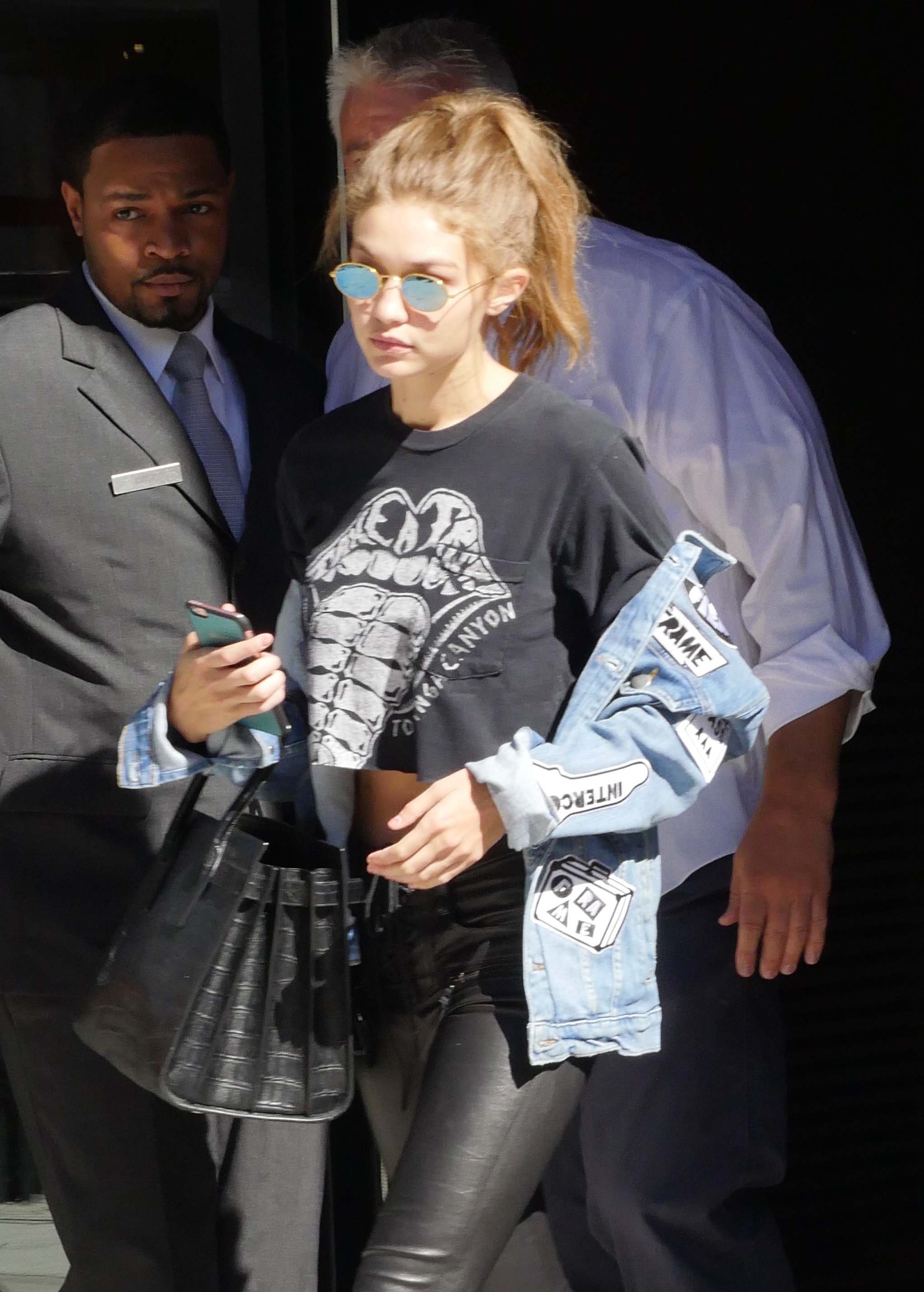 Gigi Hadid leaves Manhattan apartment