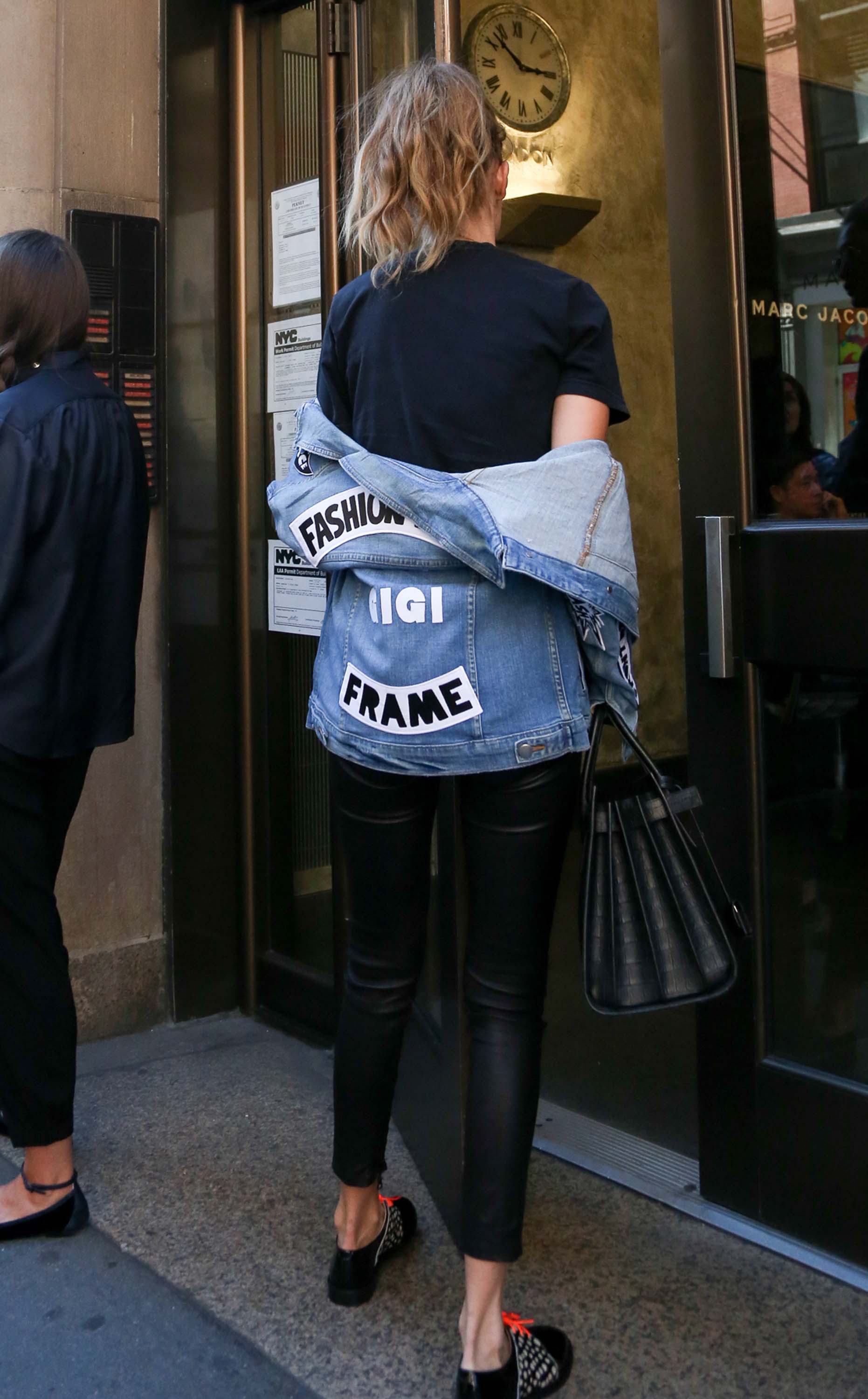 Gigi Hadid leaves Manhattan apartment