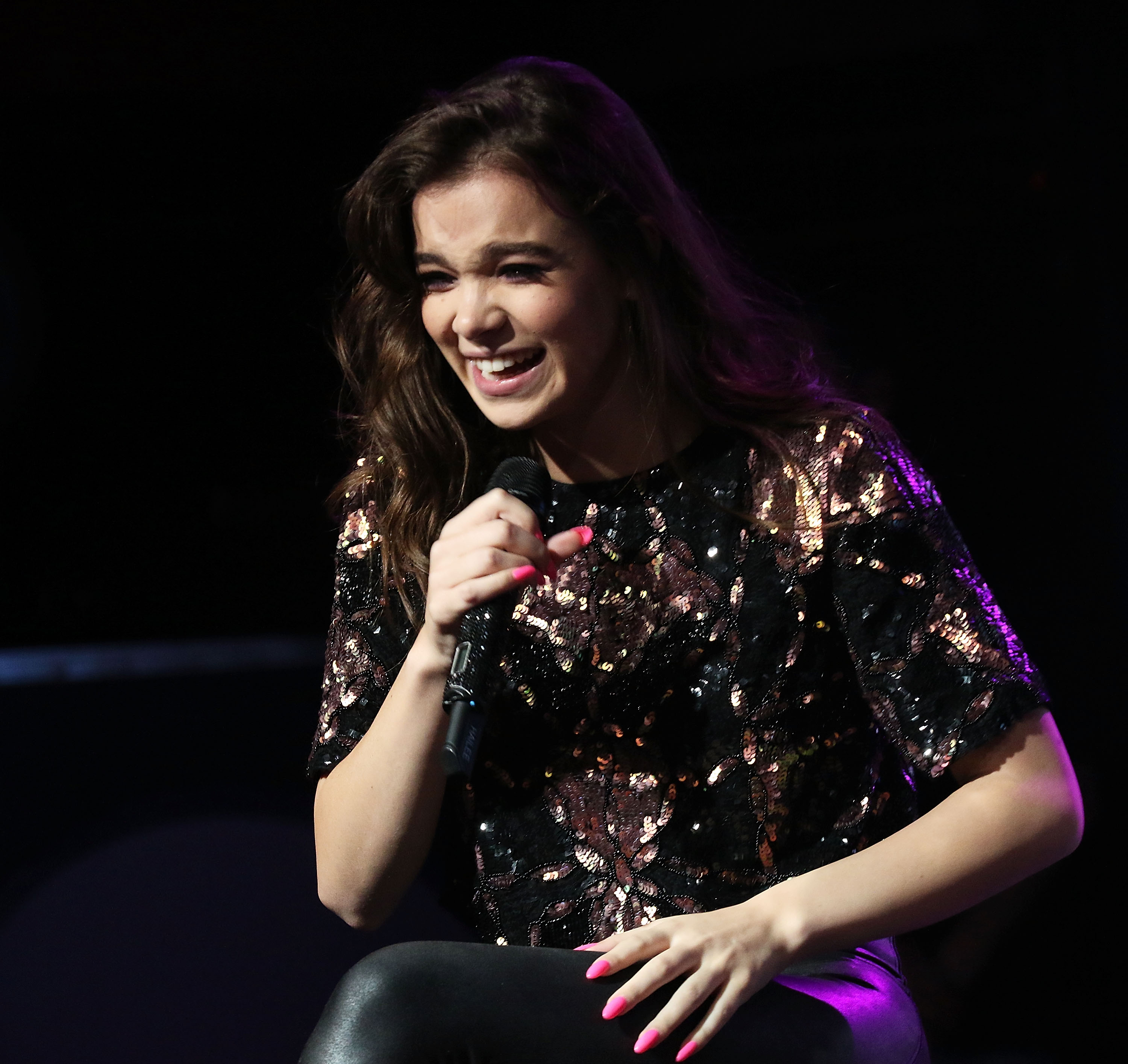 Hailee Steinfeld attends Hits 97.3 Sessions