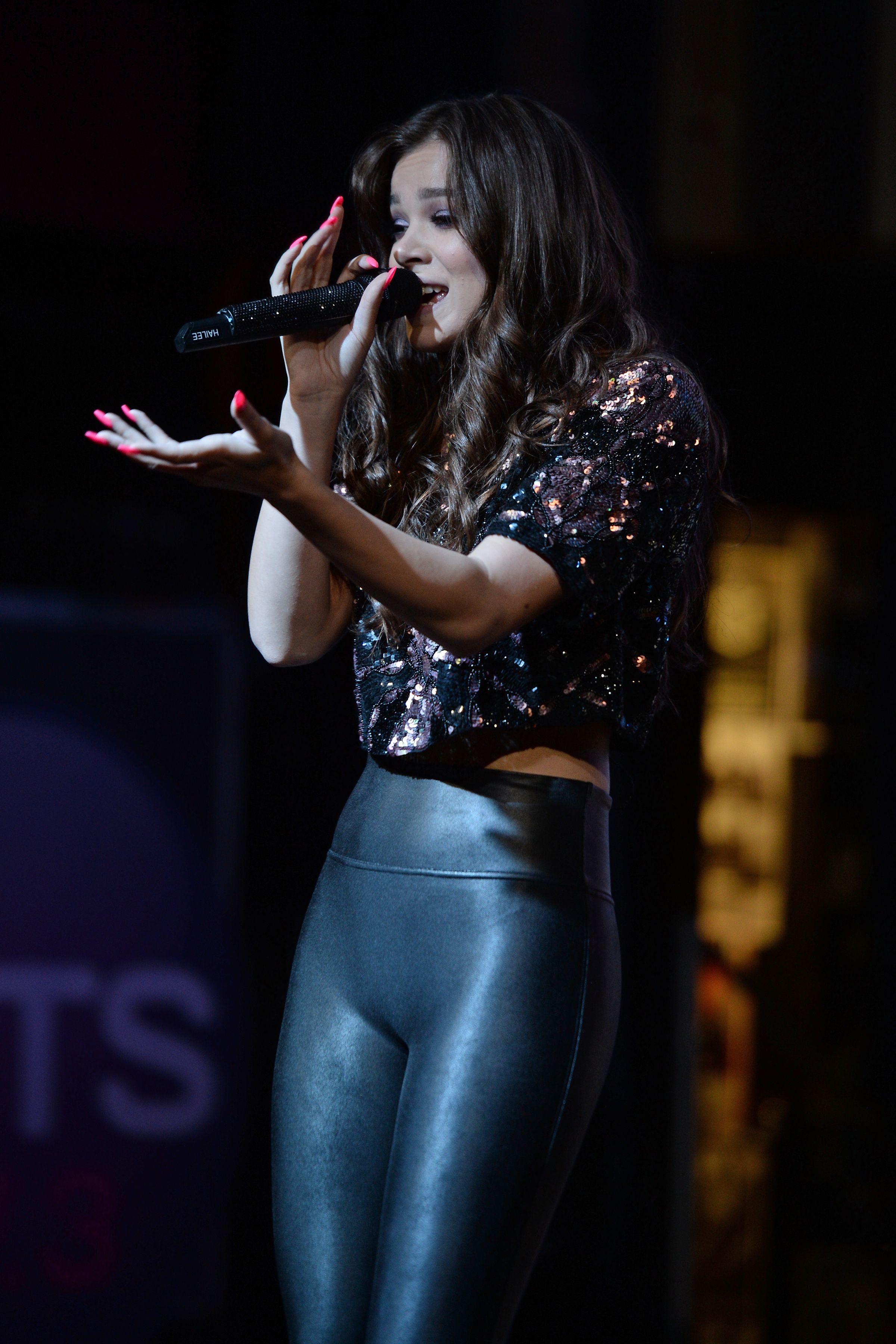 Hailee Steinfeld attends Hits 97.3 Sessions