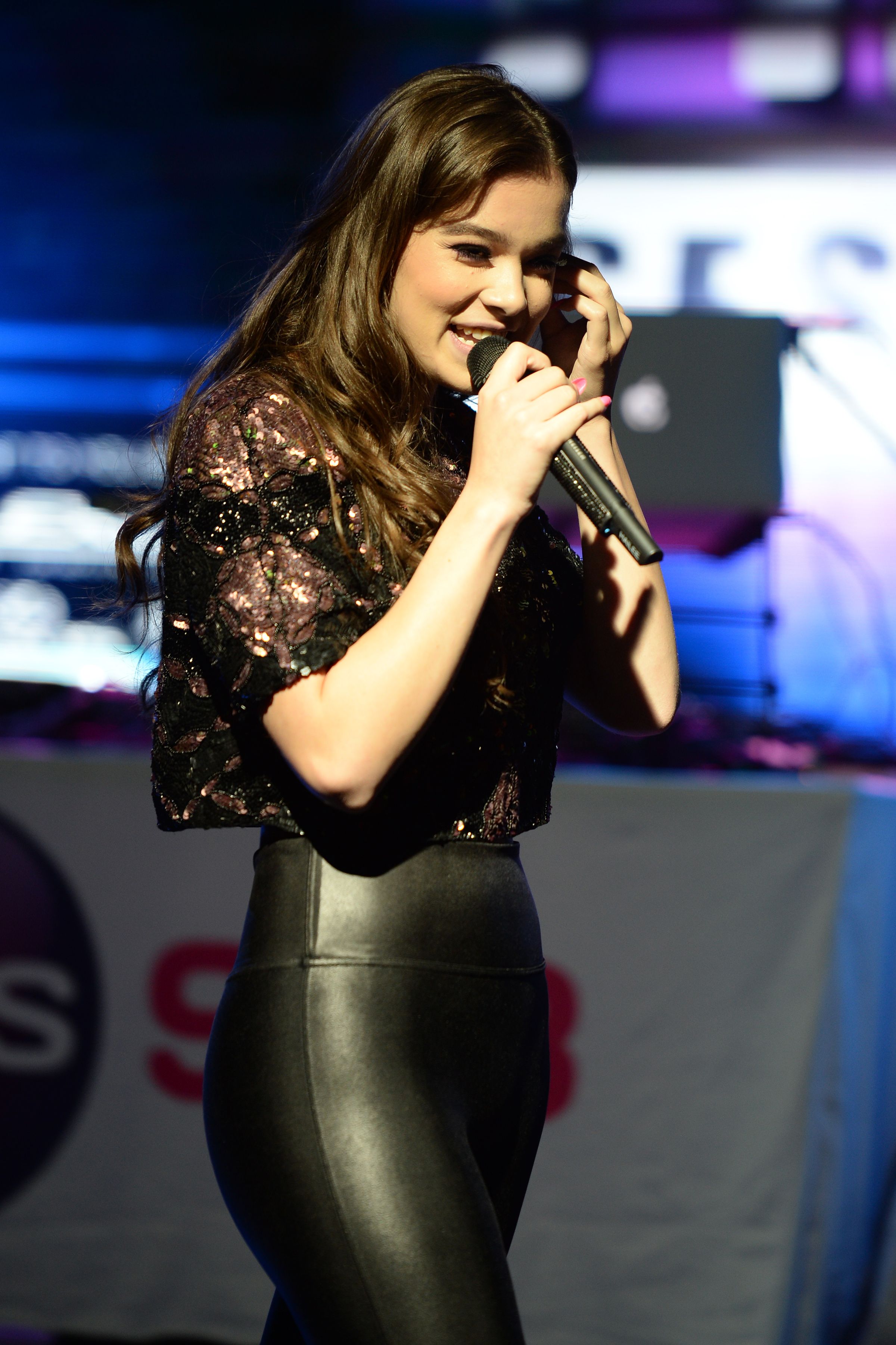 Hailee Steinfeld attends Hits 97.3 Sessions