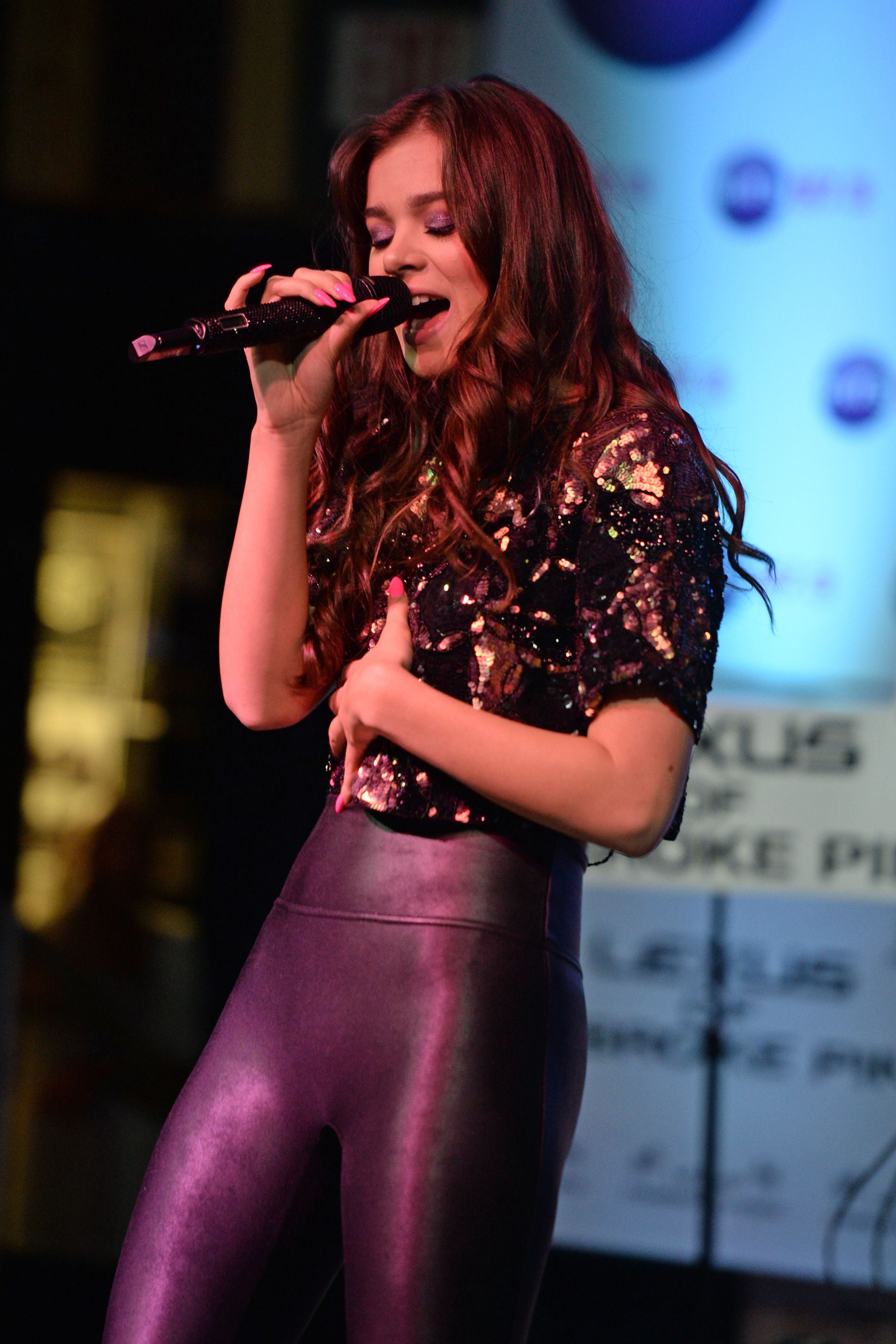 Hailee Steinfeld attends Hits 97.3 Sessions