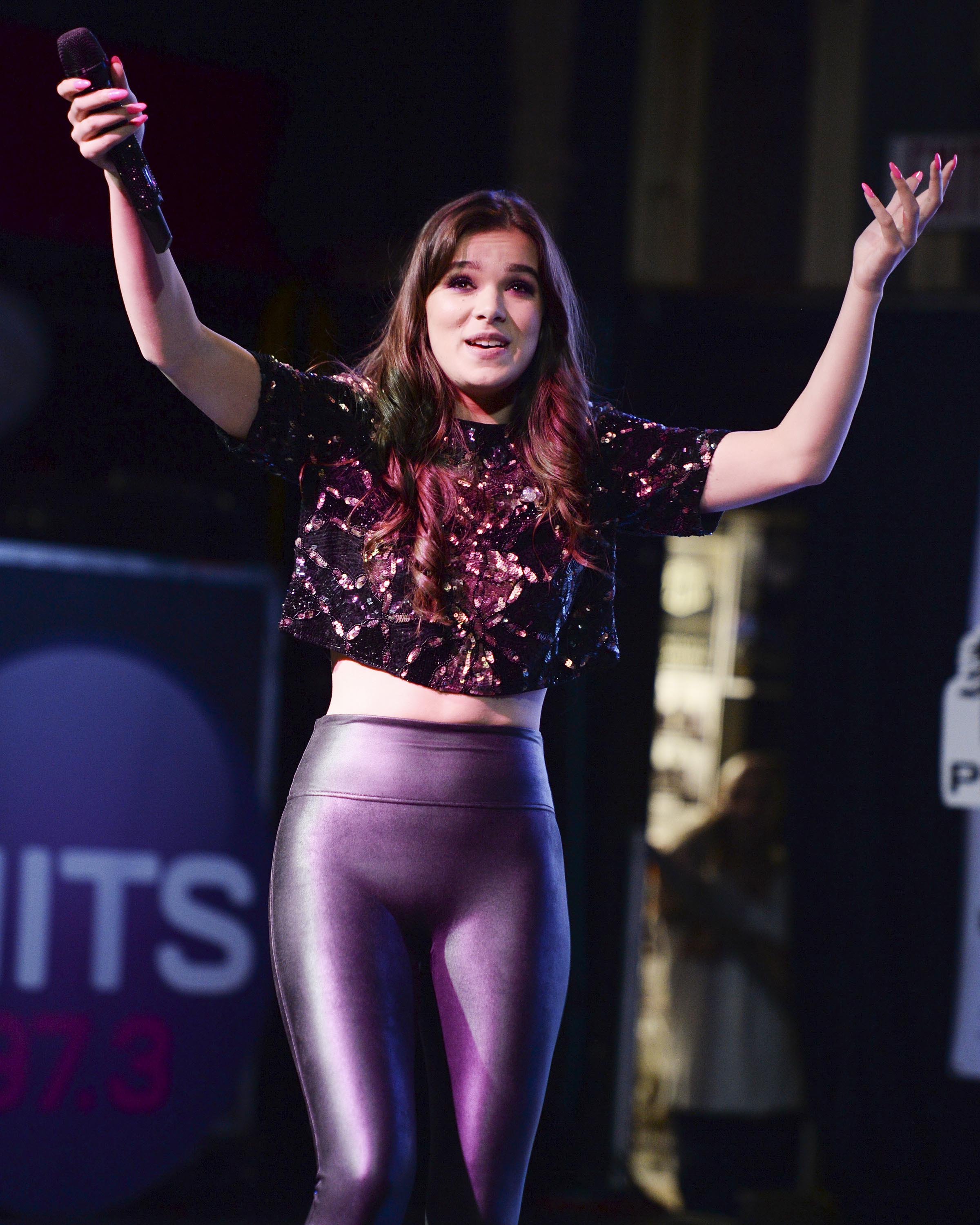 Hailee Steinfeld attends Hits 97.3 Sessions