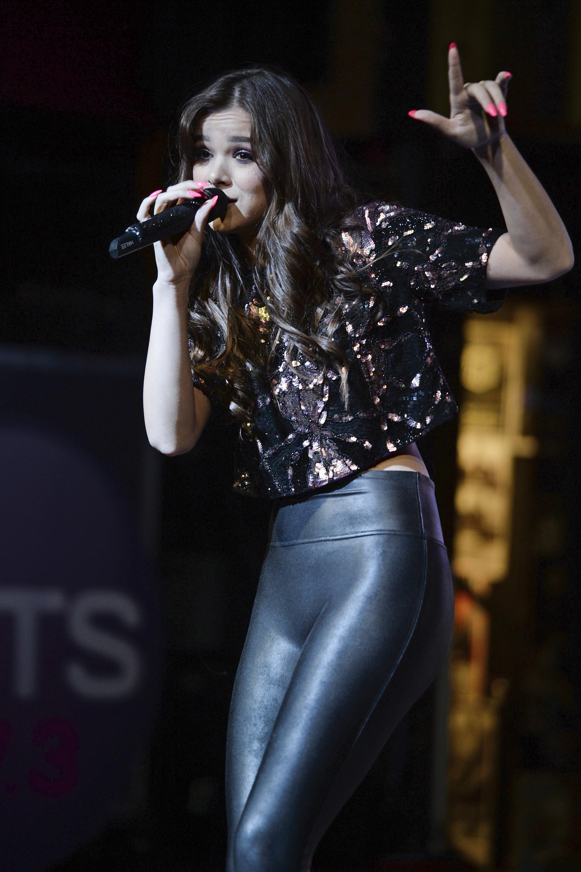 Hailee Steinfeld attends Hits 97.3 Sessions