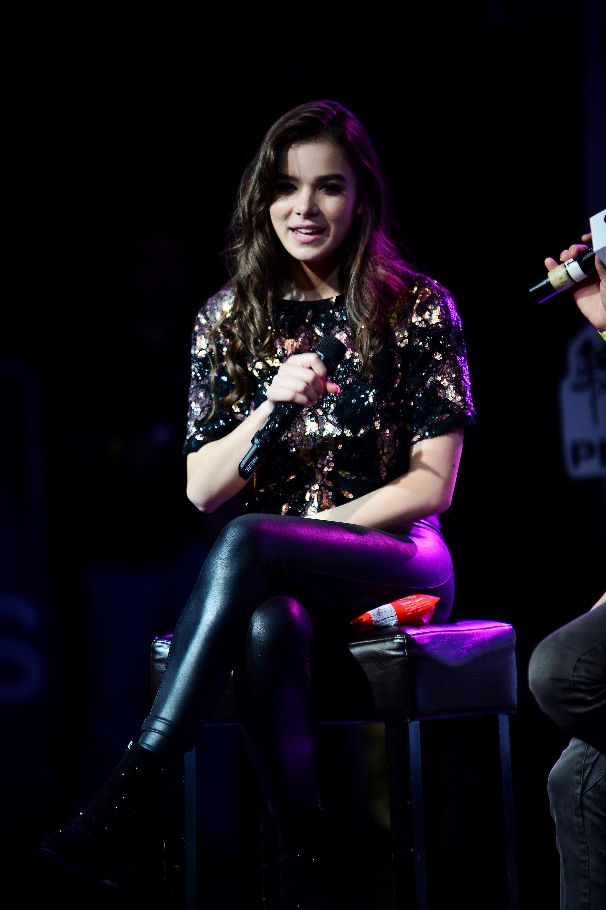 Hailee Steinfeld attends Hits 97.3 Sessions