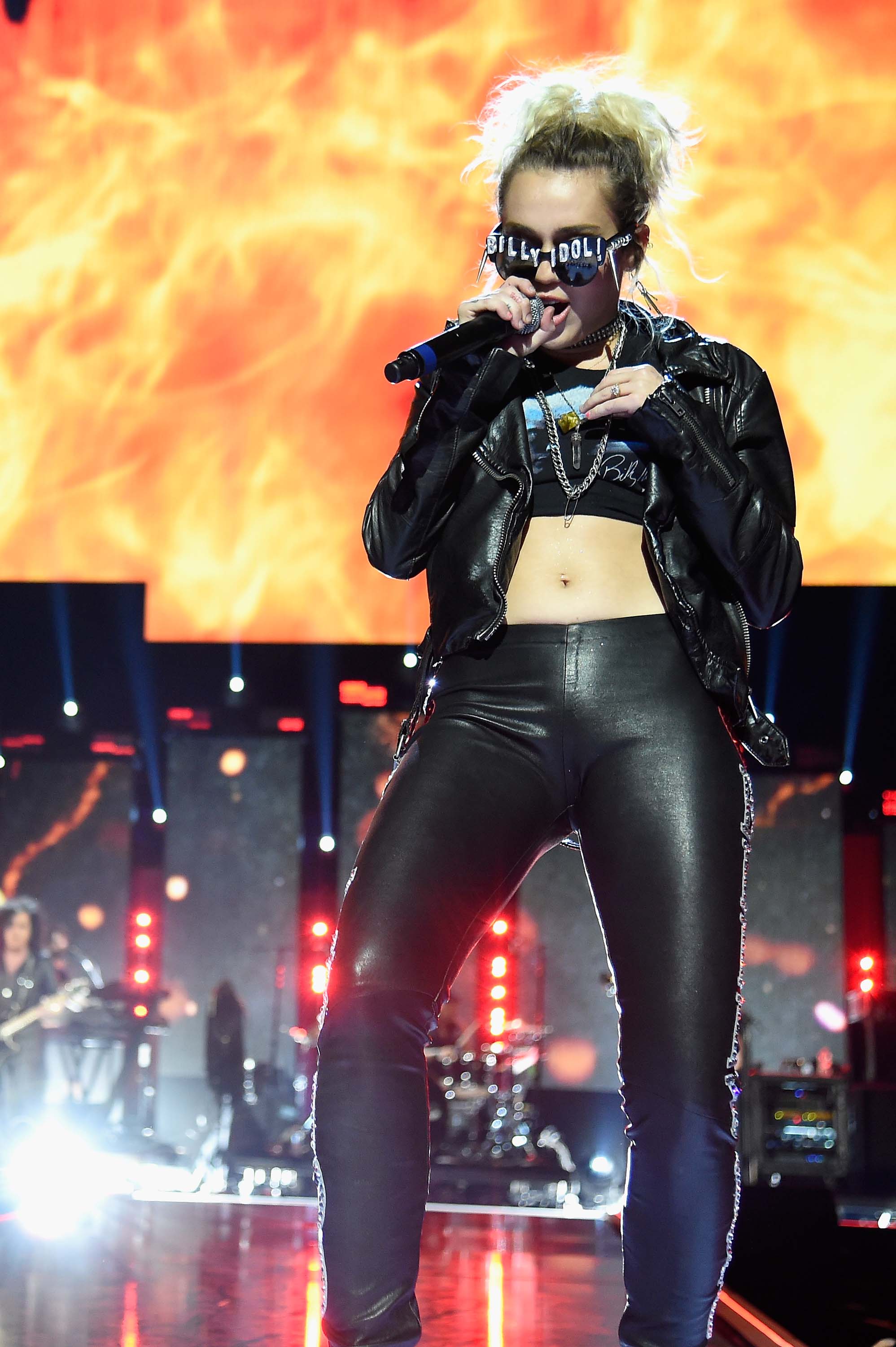 Miley Cyrus duet with Billy Idol at the 2016 iHeartRadio Music Festival