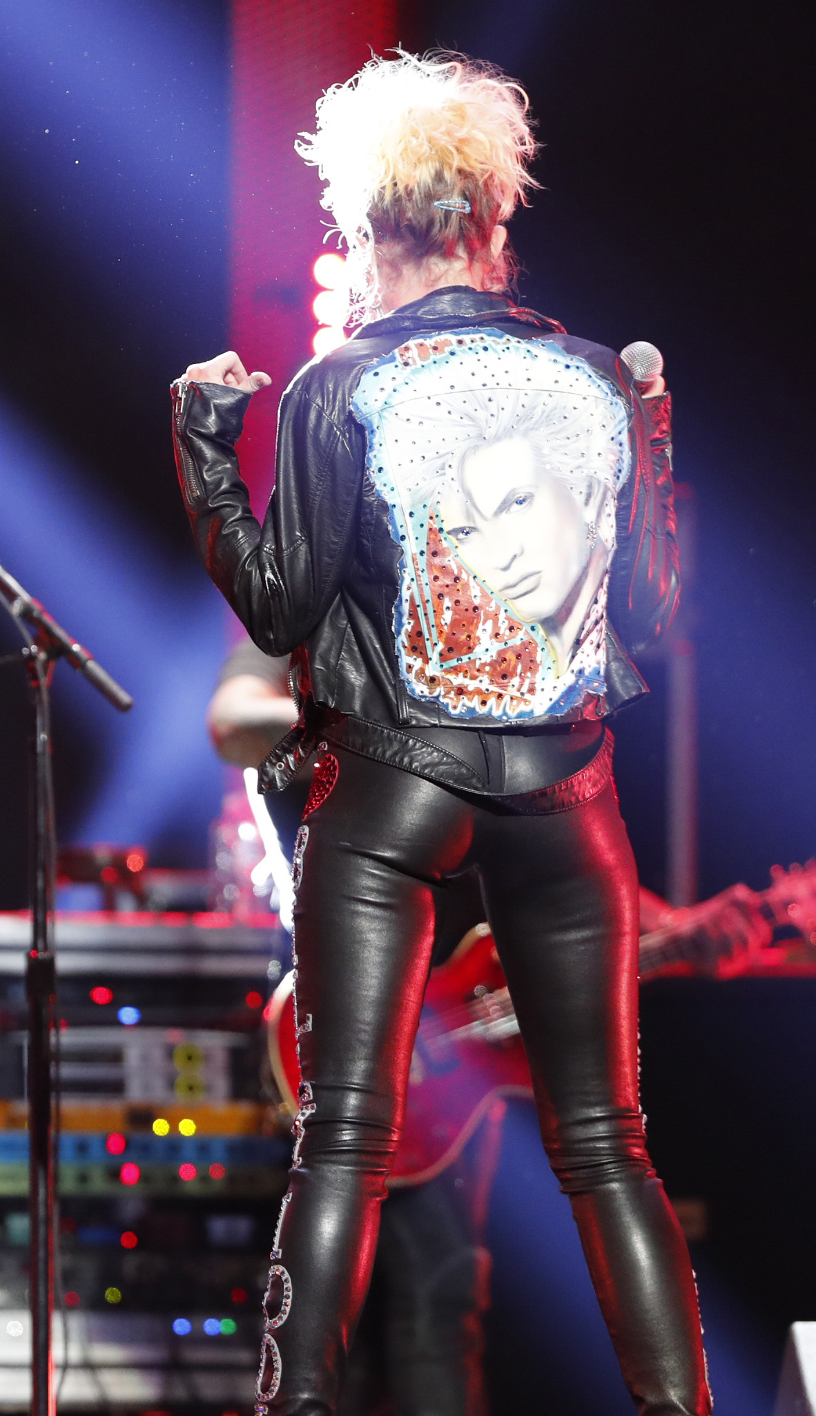 Miley Cyrus duet with Billy Idol at the 2016 iHeartRadio Music Festival