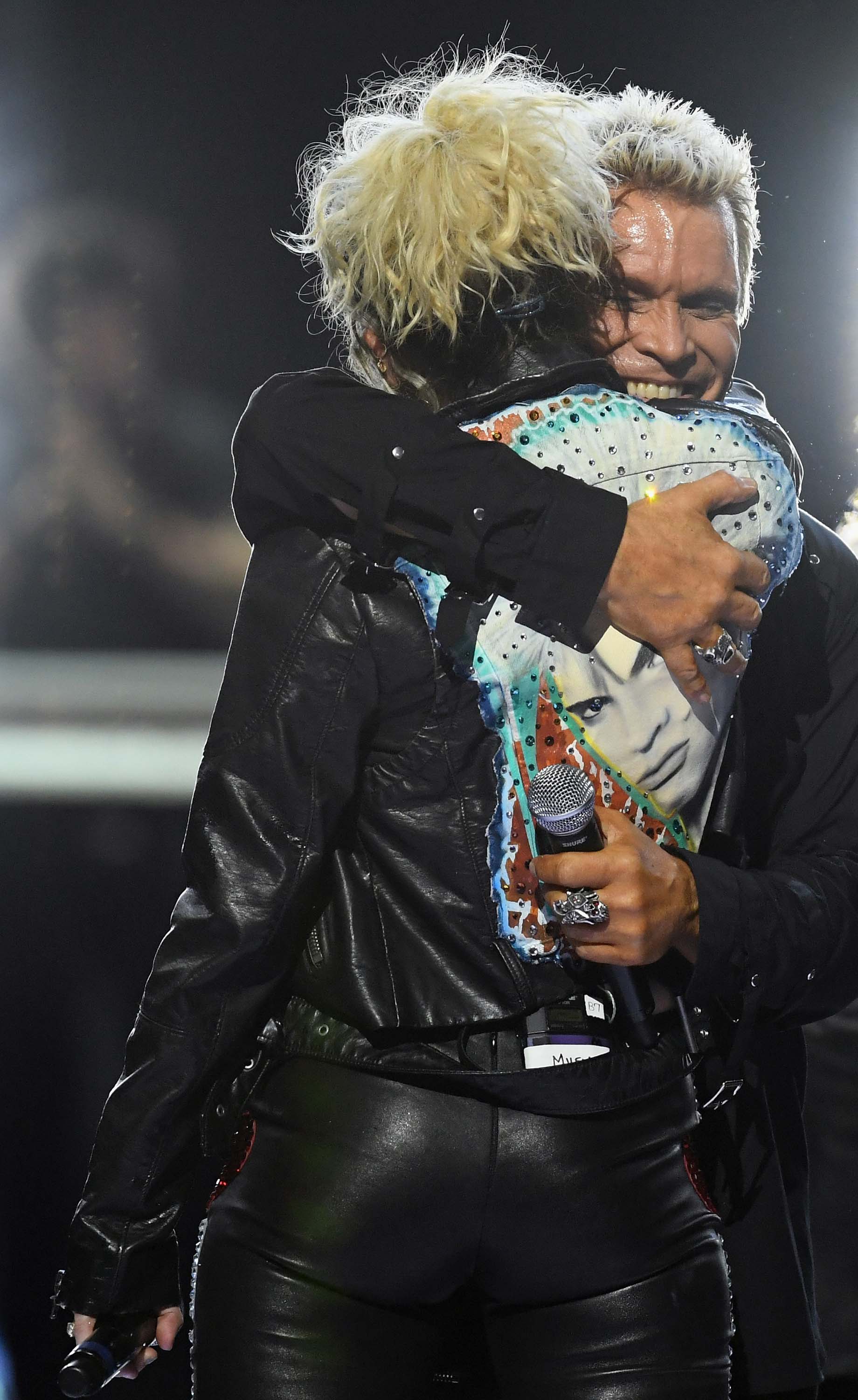 Miley Cyrus duet with Billy Idol at the 2016 iHeartRadio Music Festival