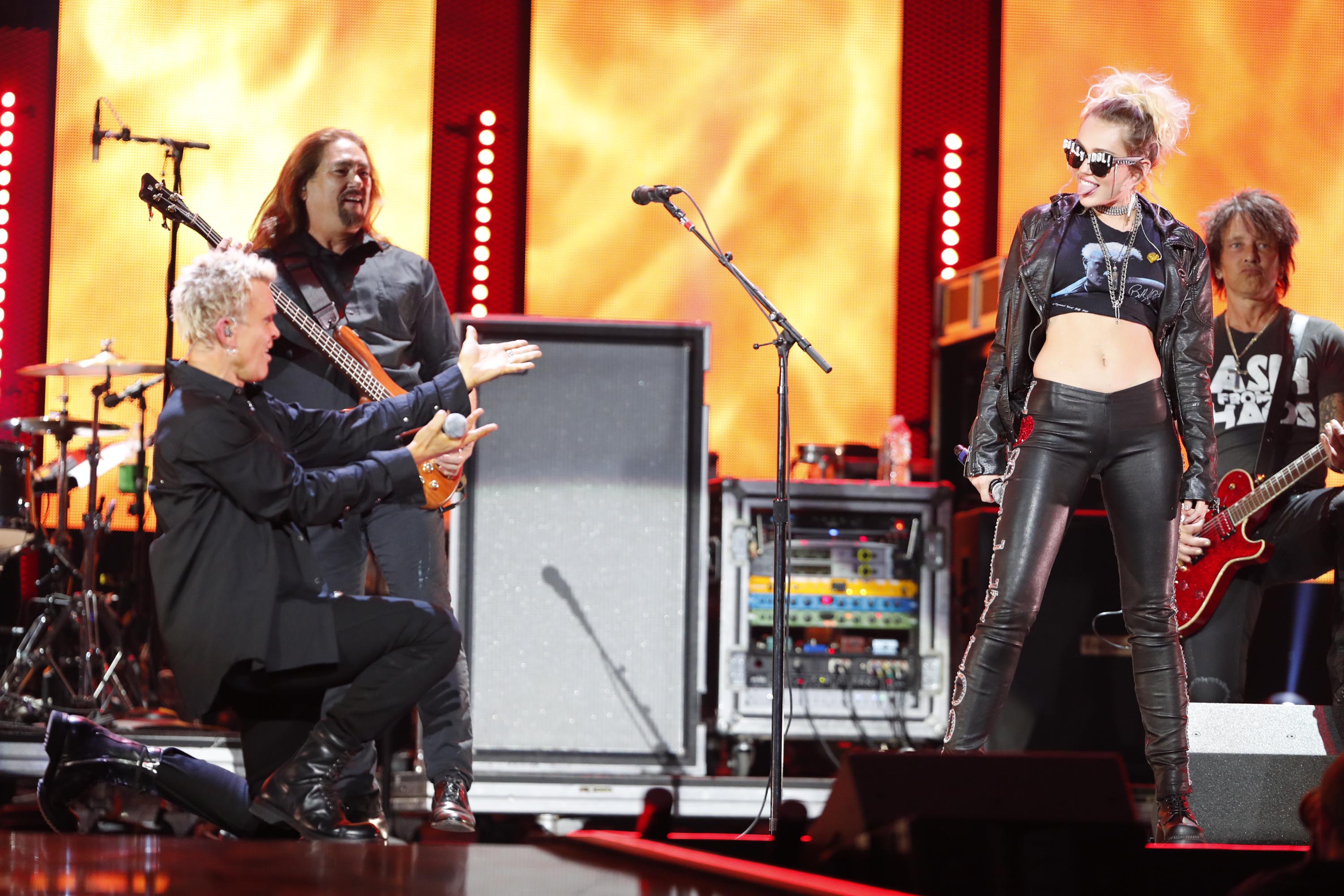 Miley Cyrus duet with Billy Idol at the 2016 iHeartRadio Music Festival