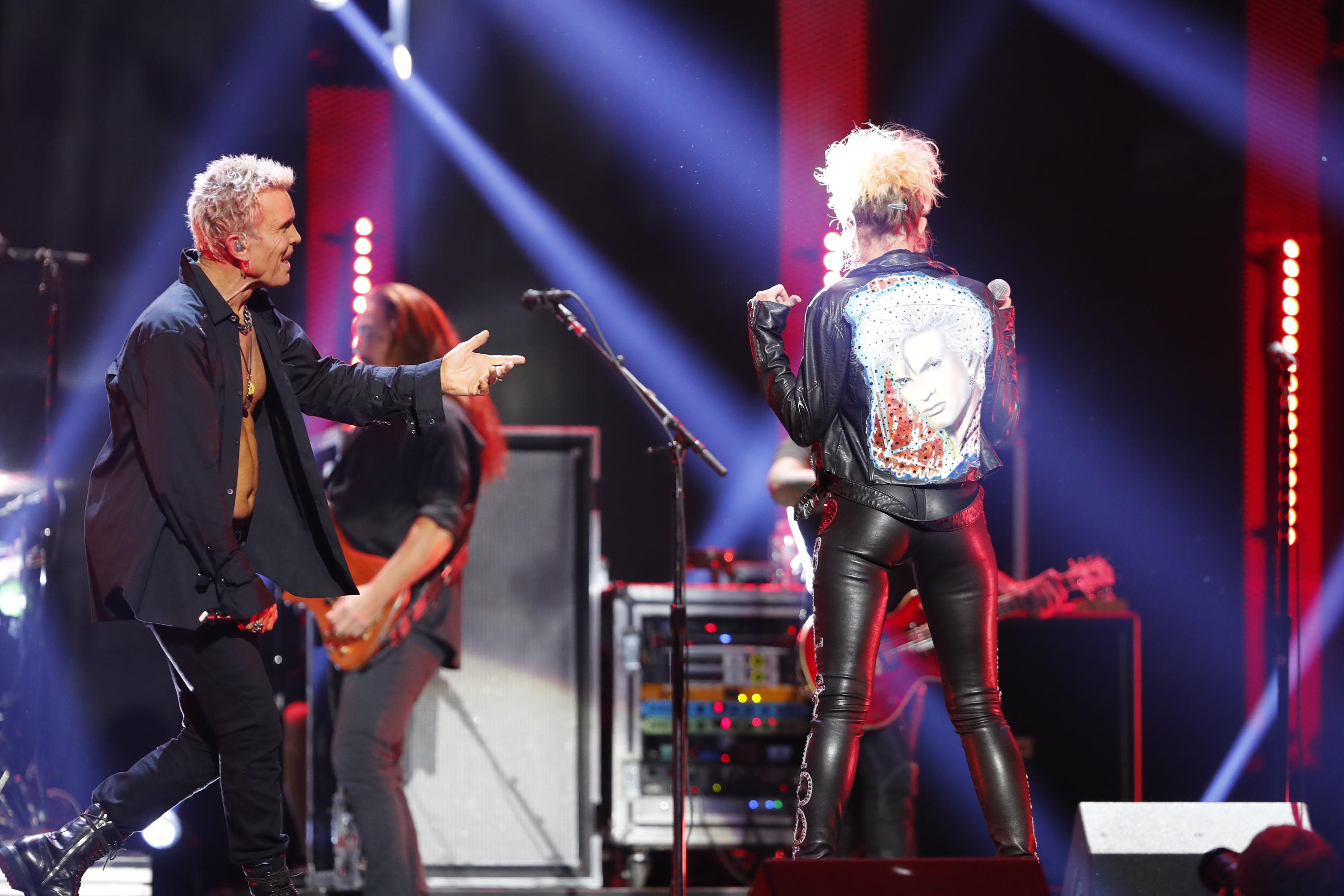 Miley Cyrus duet with Billy Idol at the 2016 iHeartRadio Music Festival