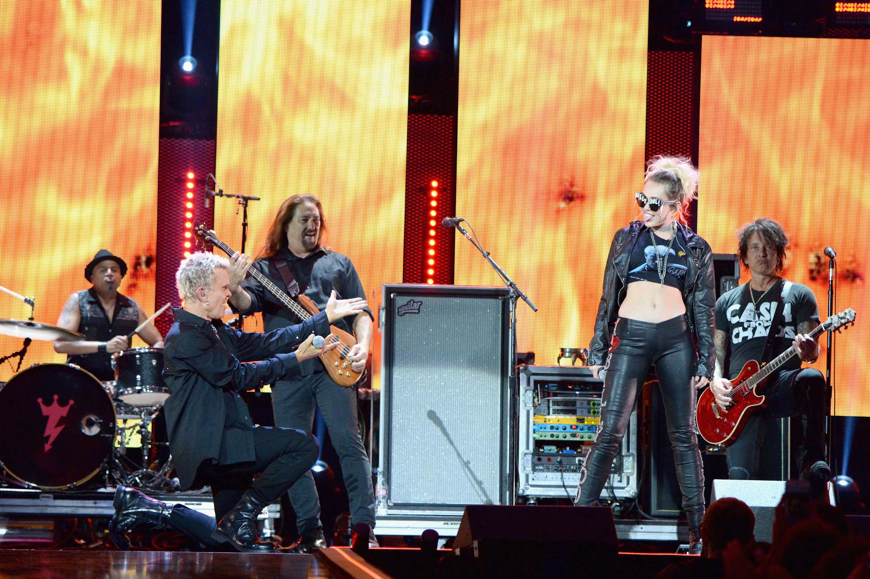 Miley Cyrus duet with Billy Idol at the 2016 iHeartRadio Music Festival