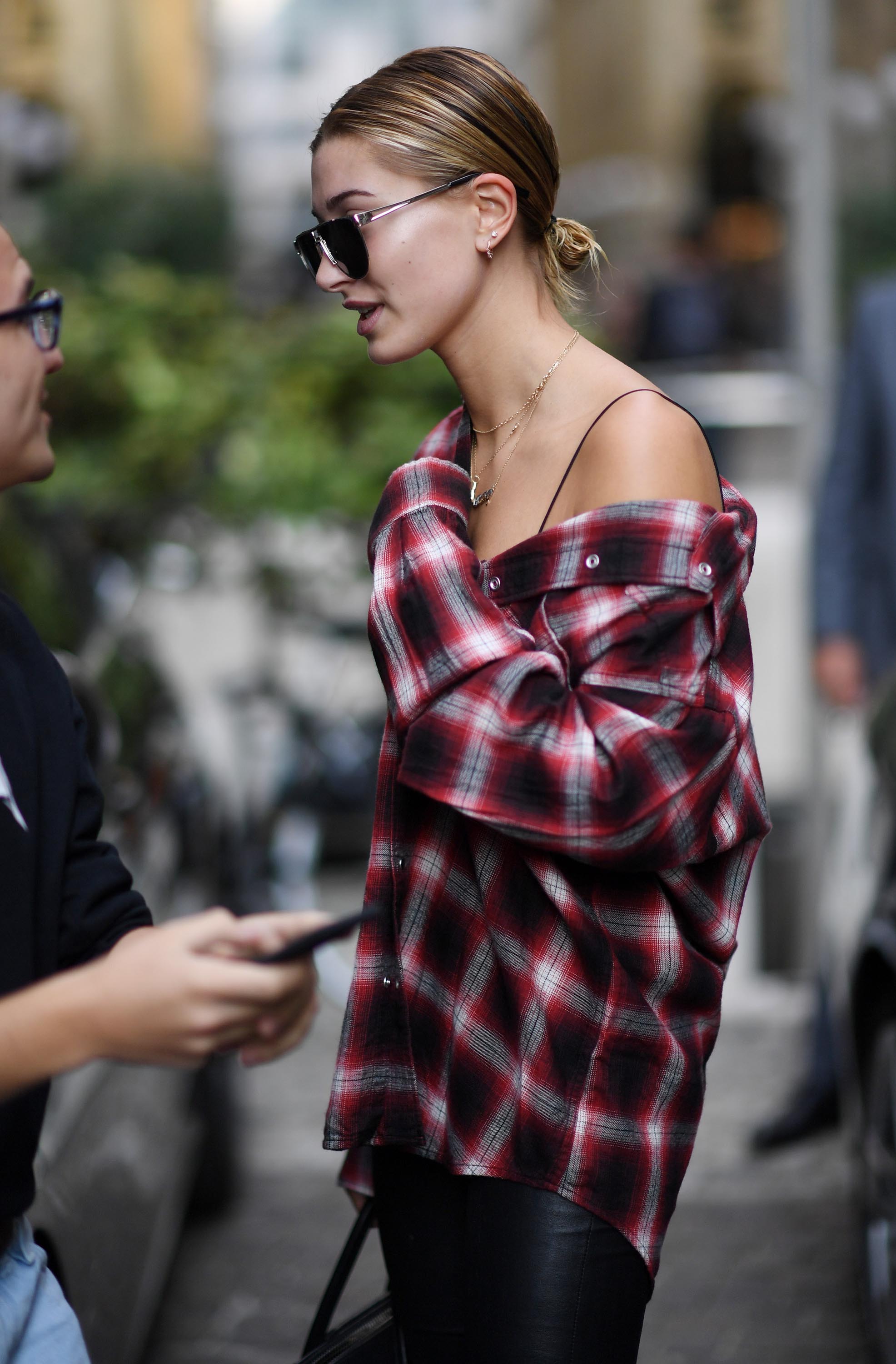 Hailey Baldwin shopping in Milan