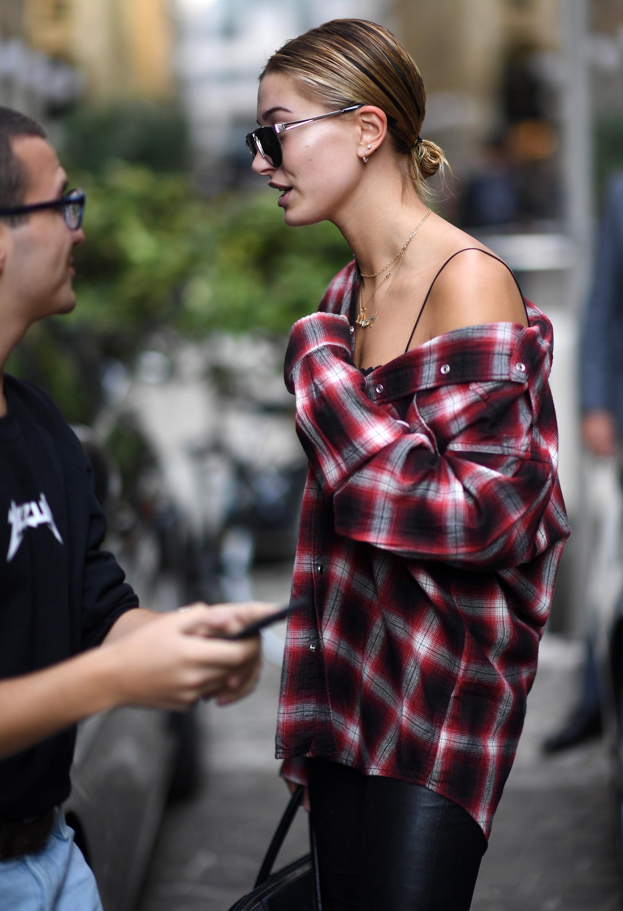 Hailey Baldwin shopping in Milan