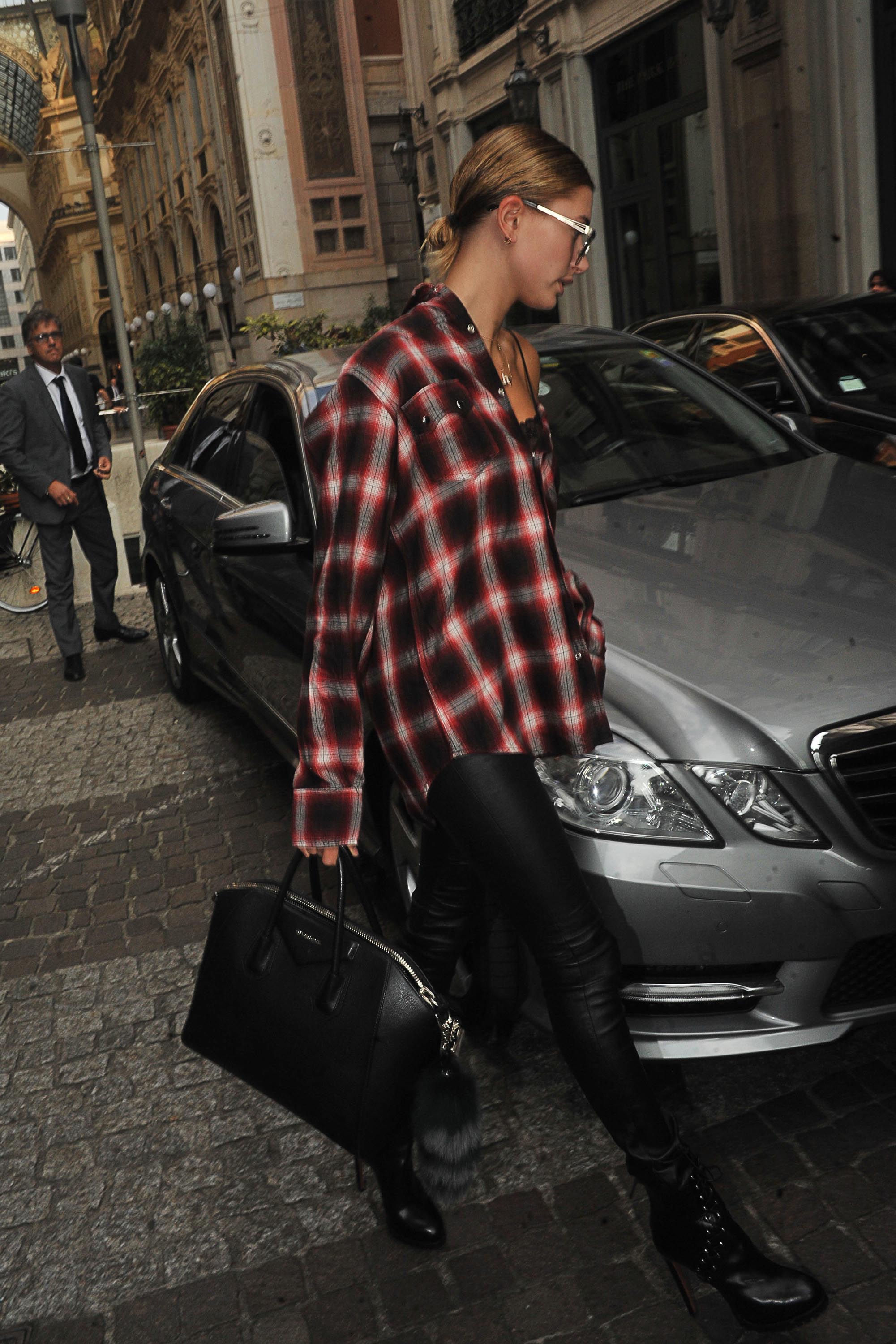 Hailey Baldwin shopping in Milan