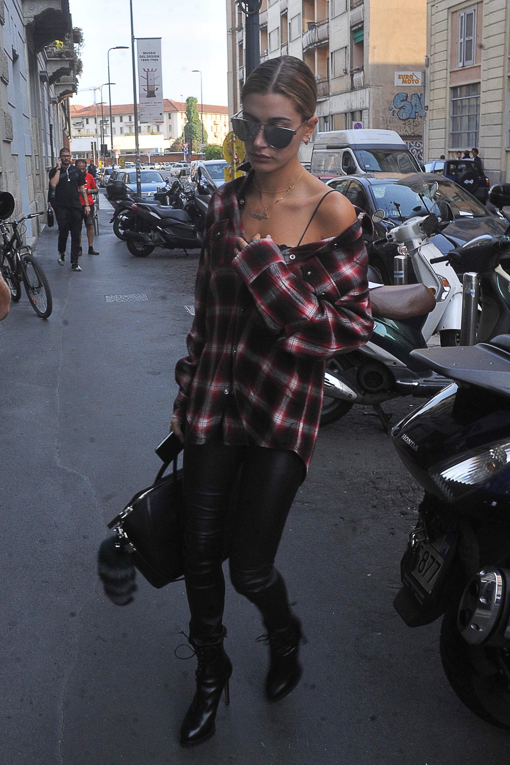 Hailey Baldwin shopping in Milan