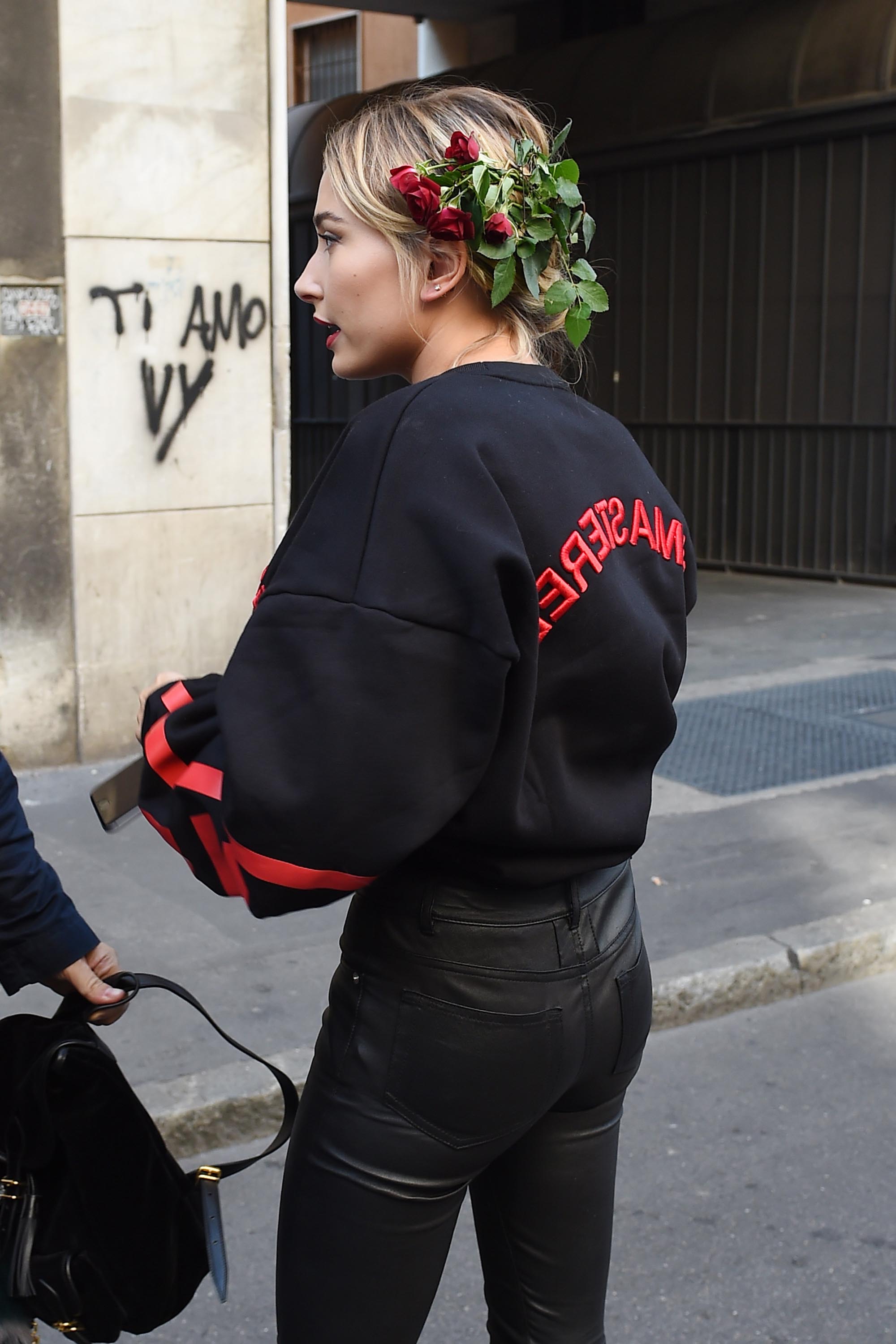 Hailey Baldwin arriving at a Fashion Show in Milan