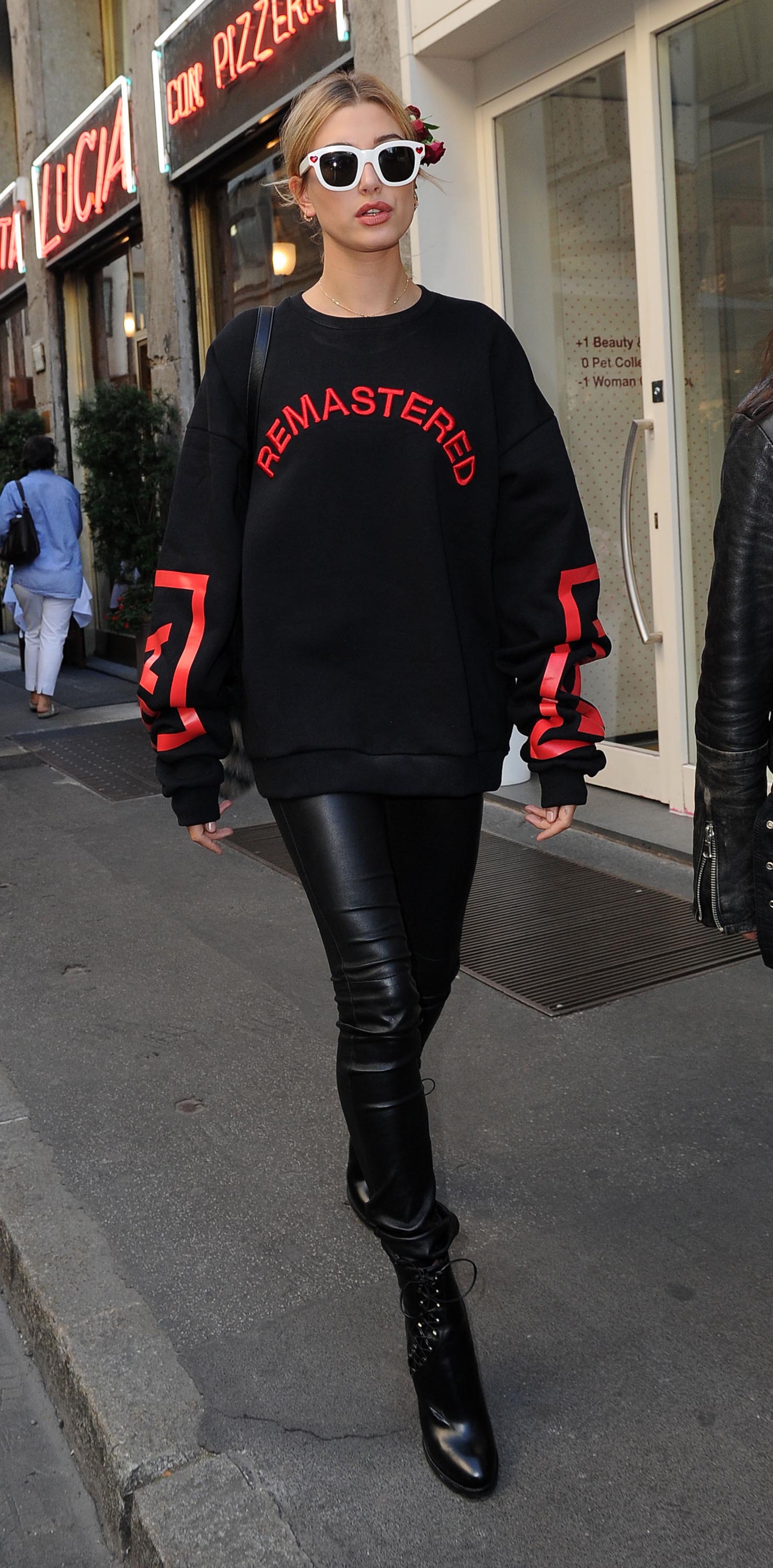 Hailey Baldwin arriving at a Fashion Show in Milan