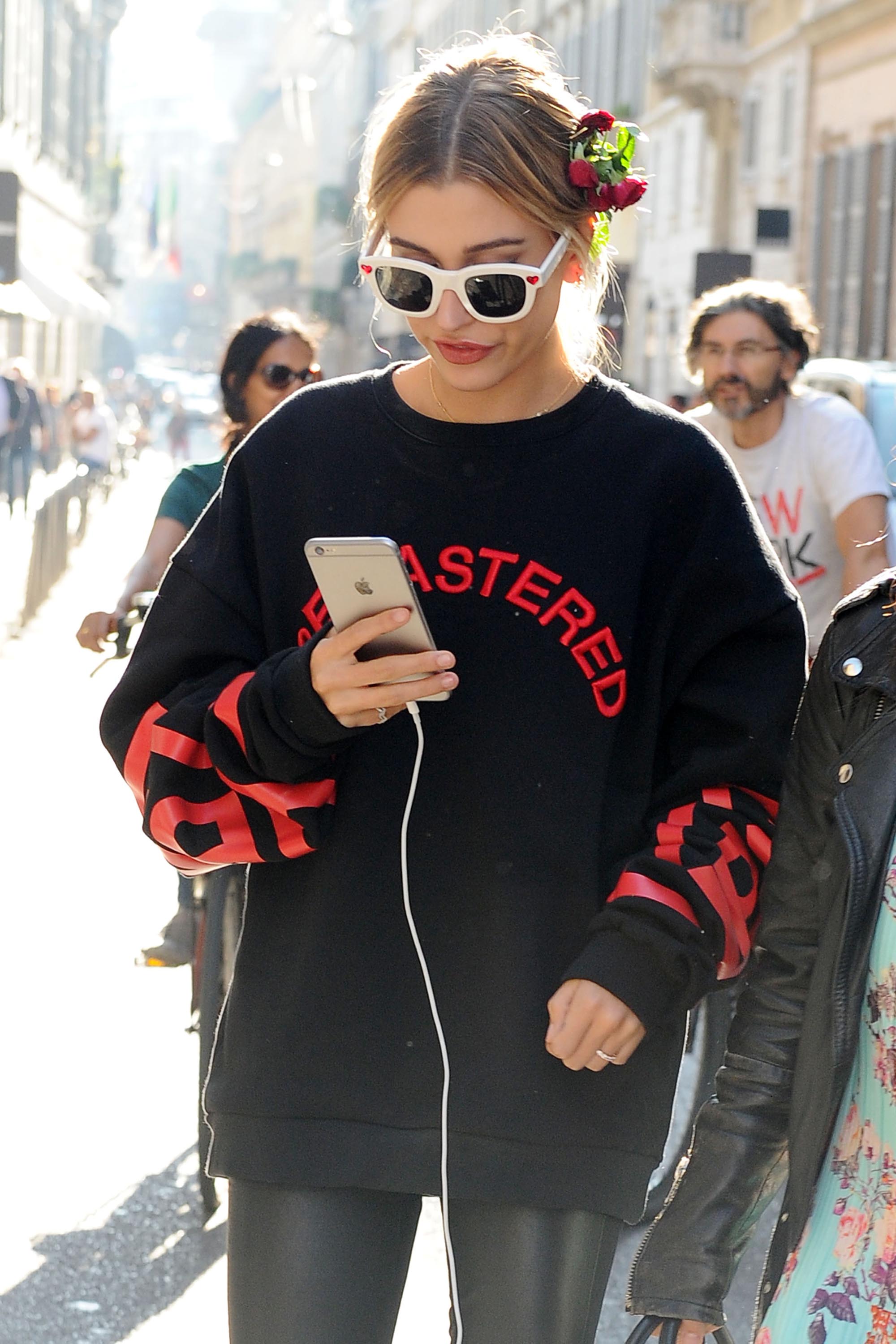 Hailey Baldwin arriving at a Fashion Show in Milan