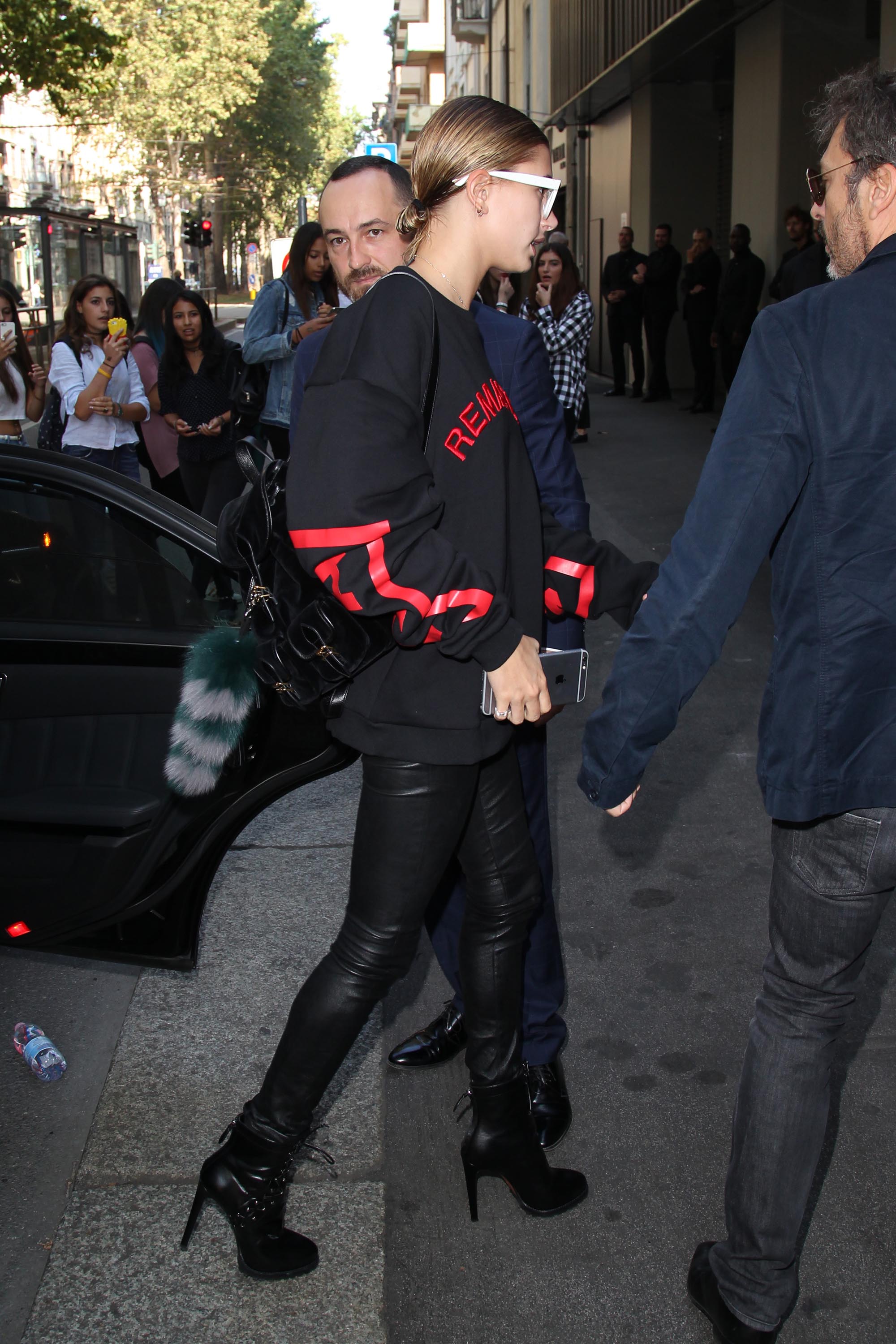 Hailey Baldwin arriving at a Fashion Show in Milan