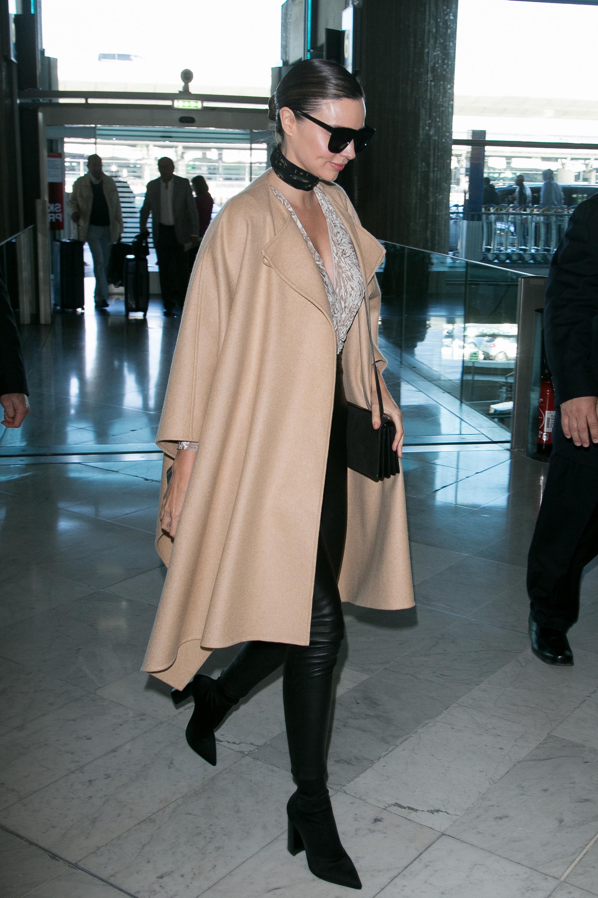 Miranda Kerr seen at Charles-de-Gaulle & LAX airports