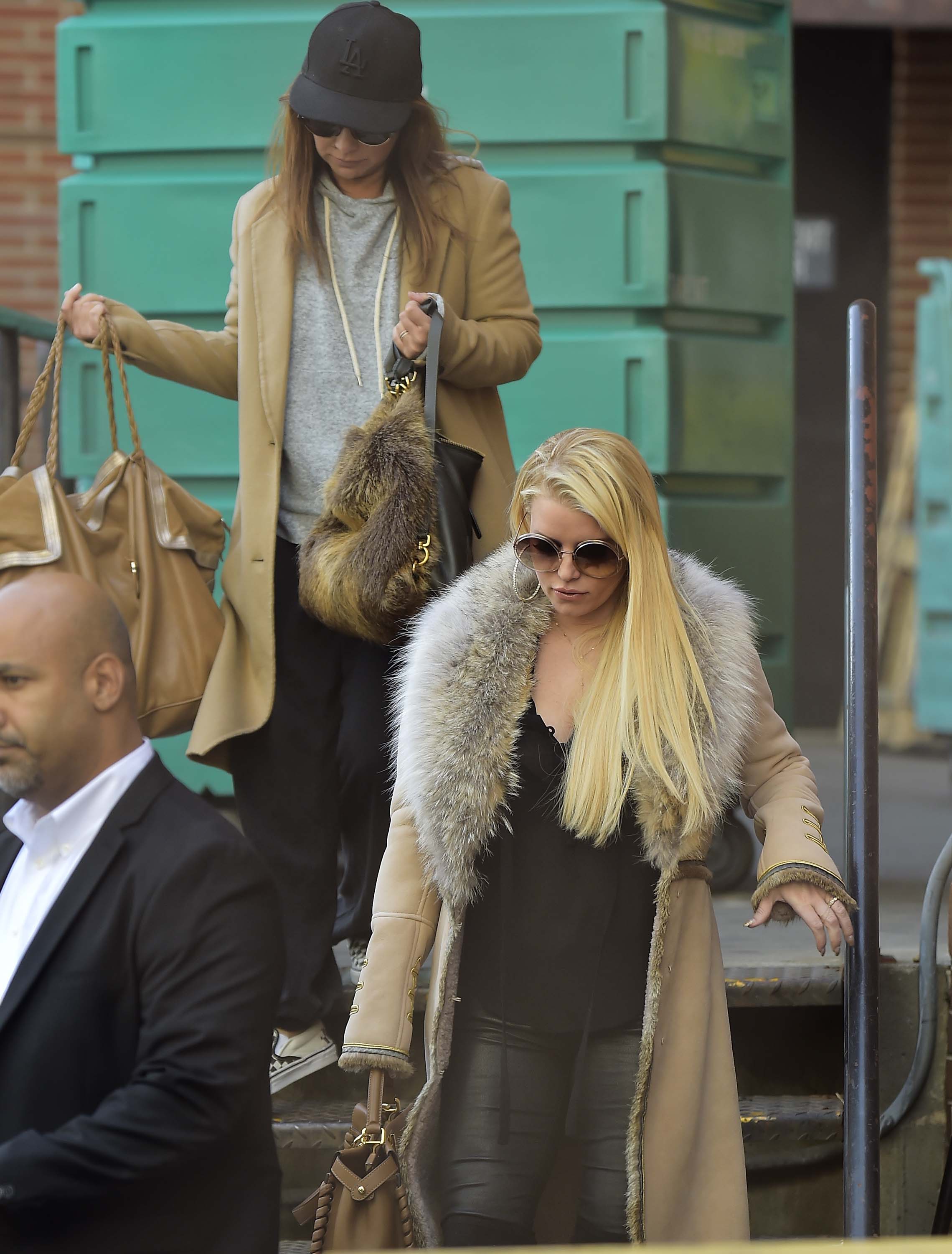 Jessica Simpson leaving Rosa Mexicano restaurant