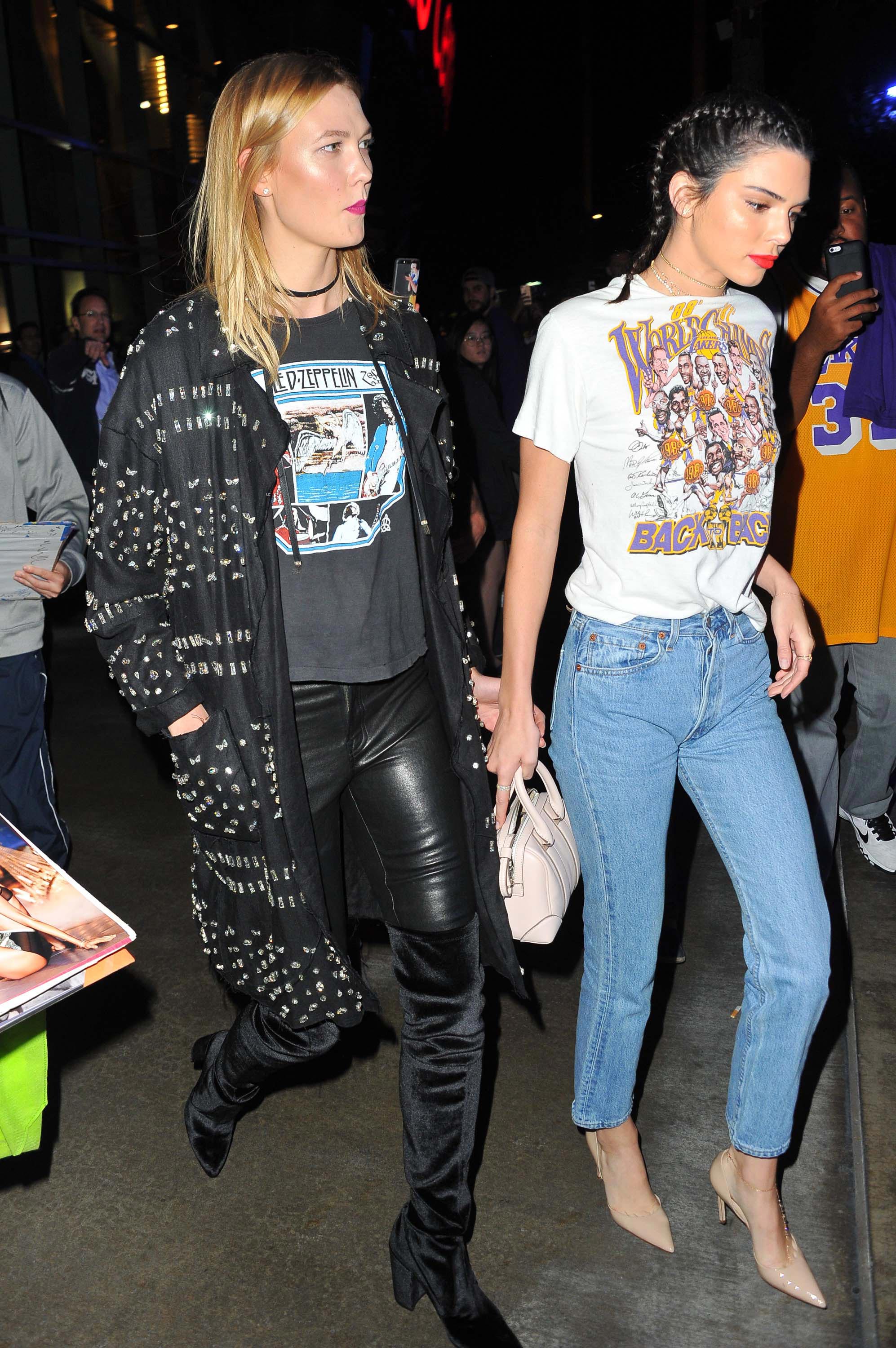Karlie Kloss attends a Los Angeles Lakers game