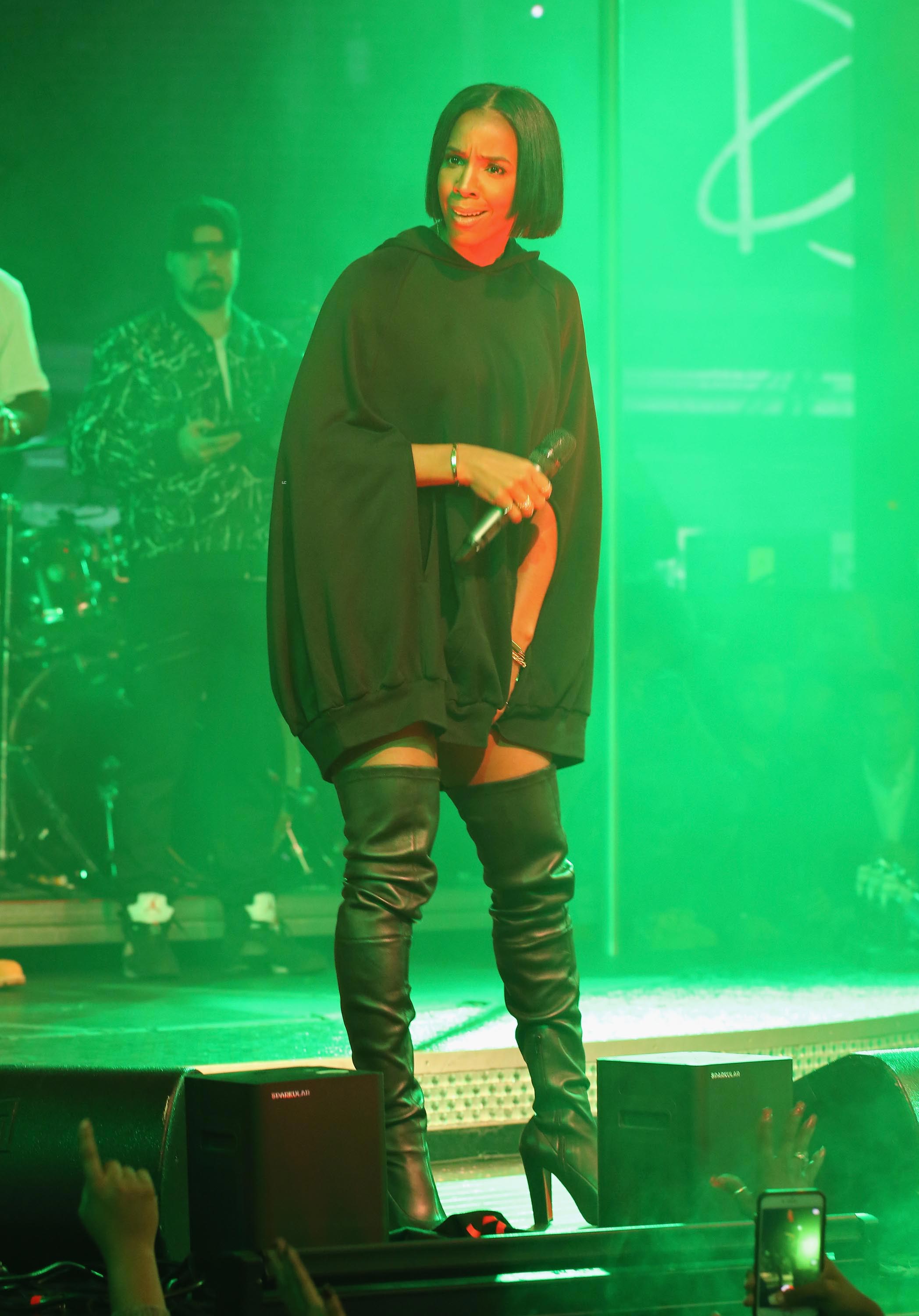 Kelly Rowland performs at Drai’s Beach Club