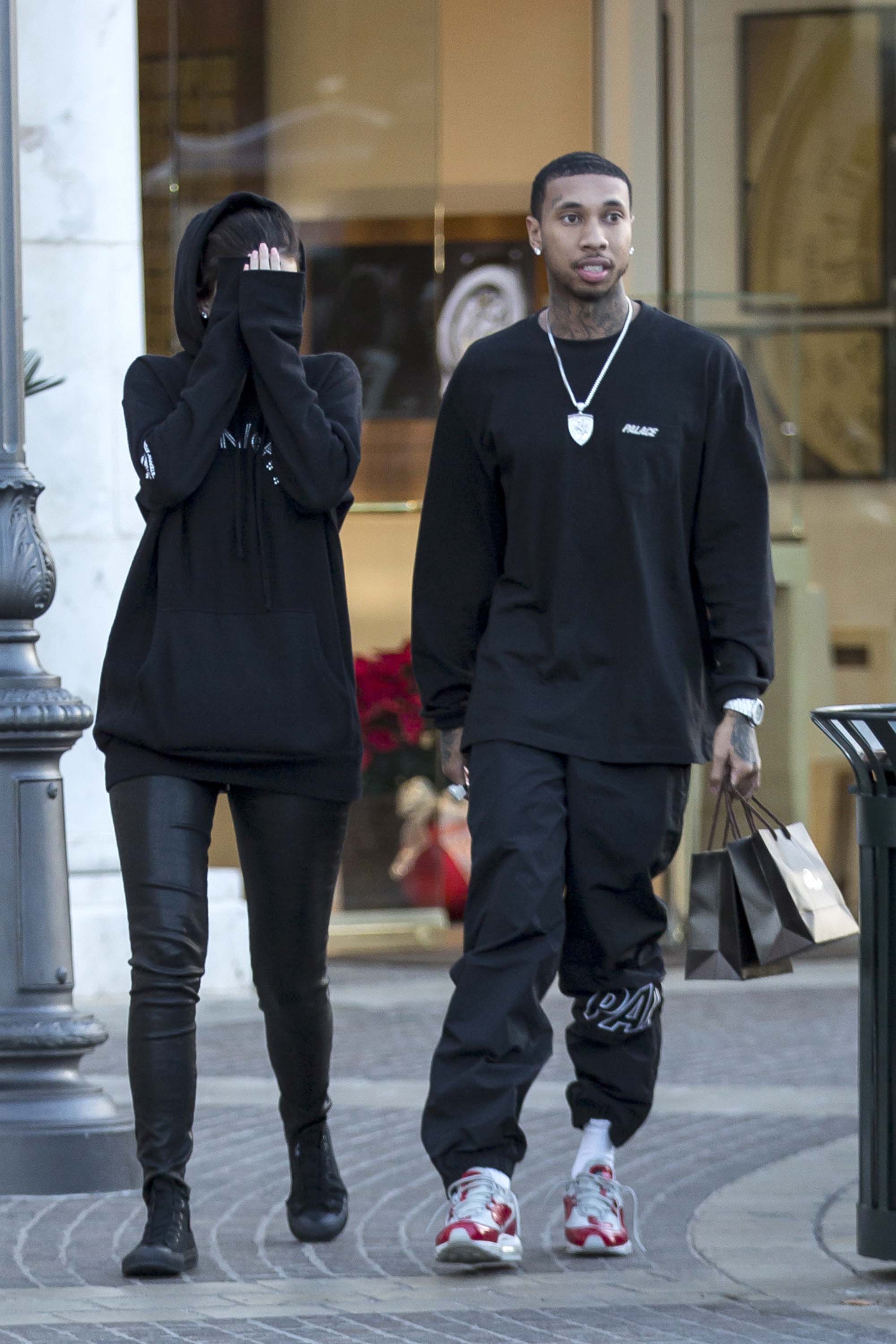 Kylie Jenner Covers her face after picking out jewelry