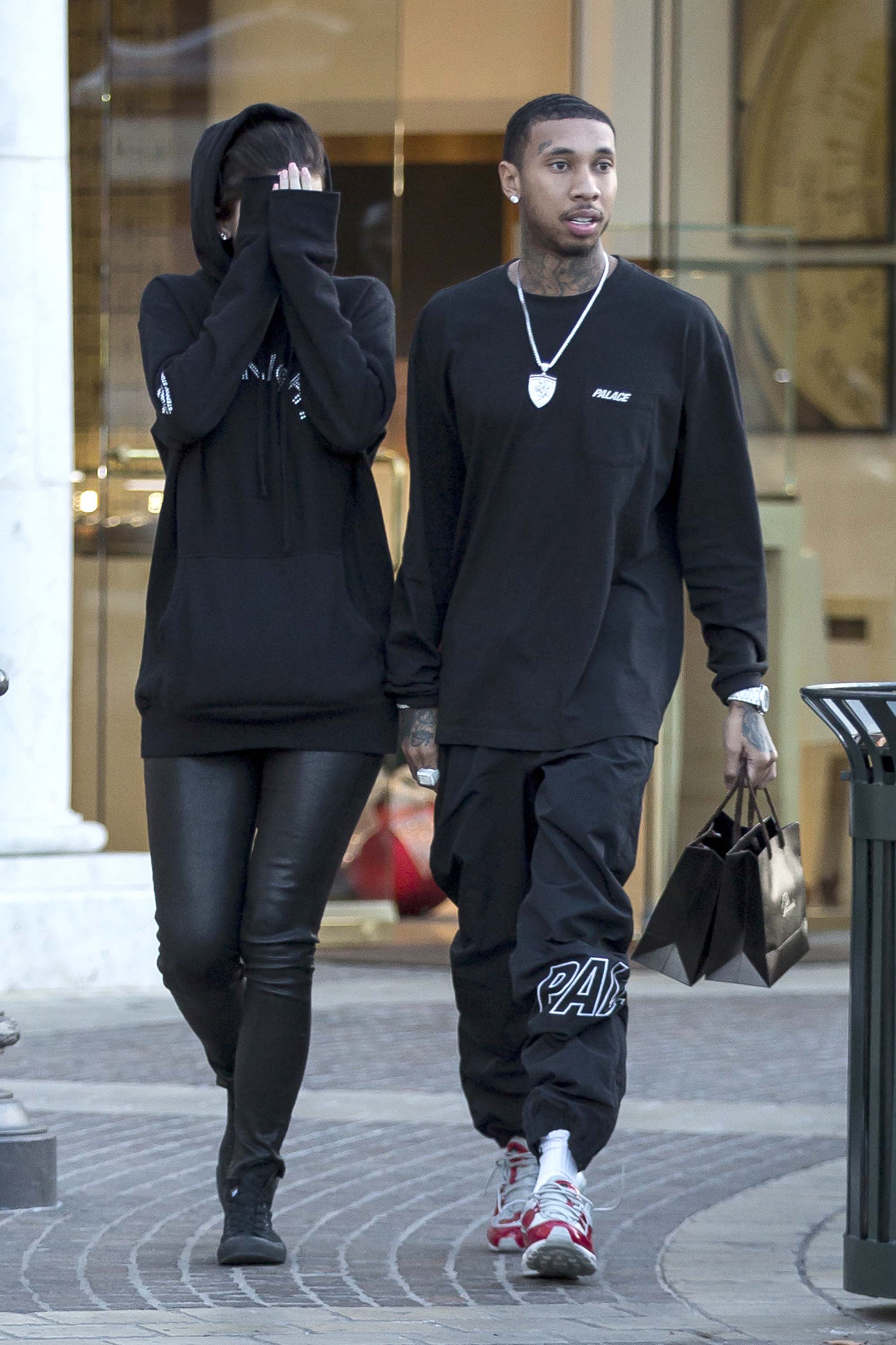 Kylie Jenner Covers her face after picking out jewelry