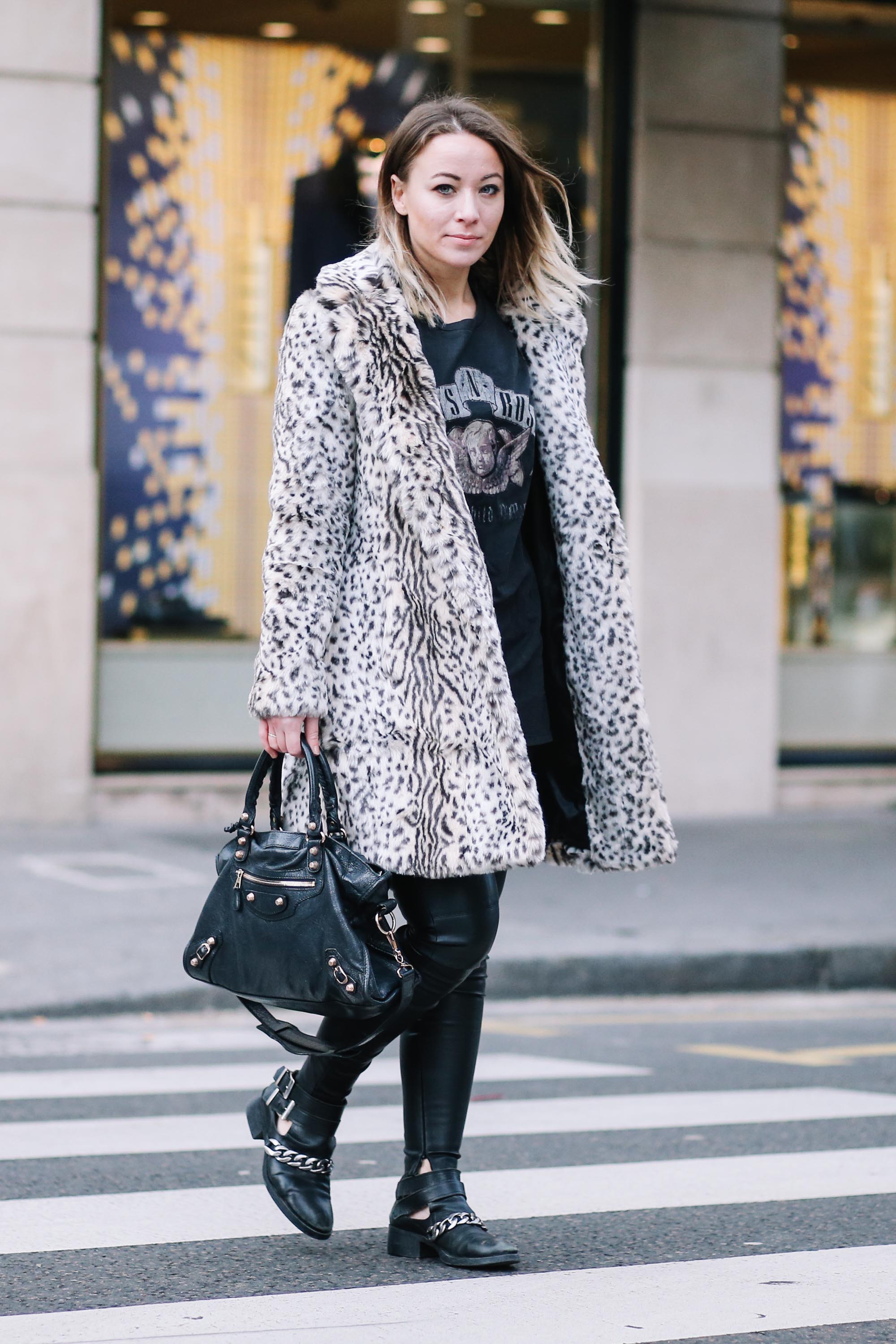 Amelie Lloyd street style in Paris