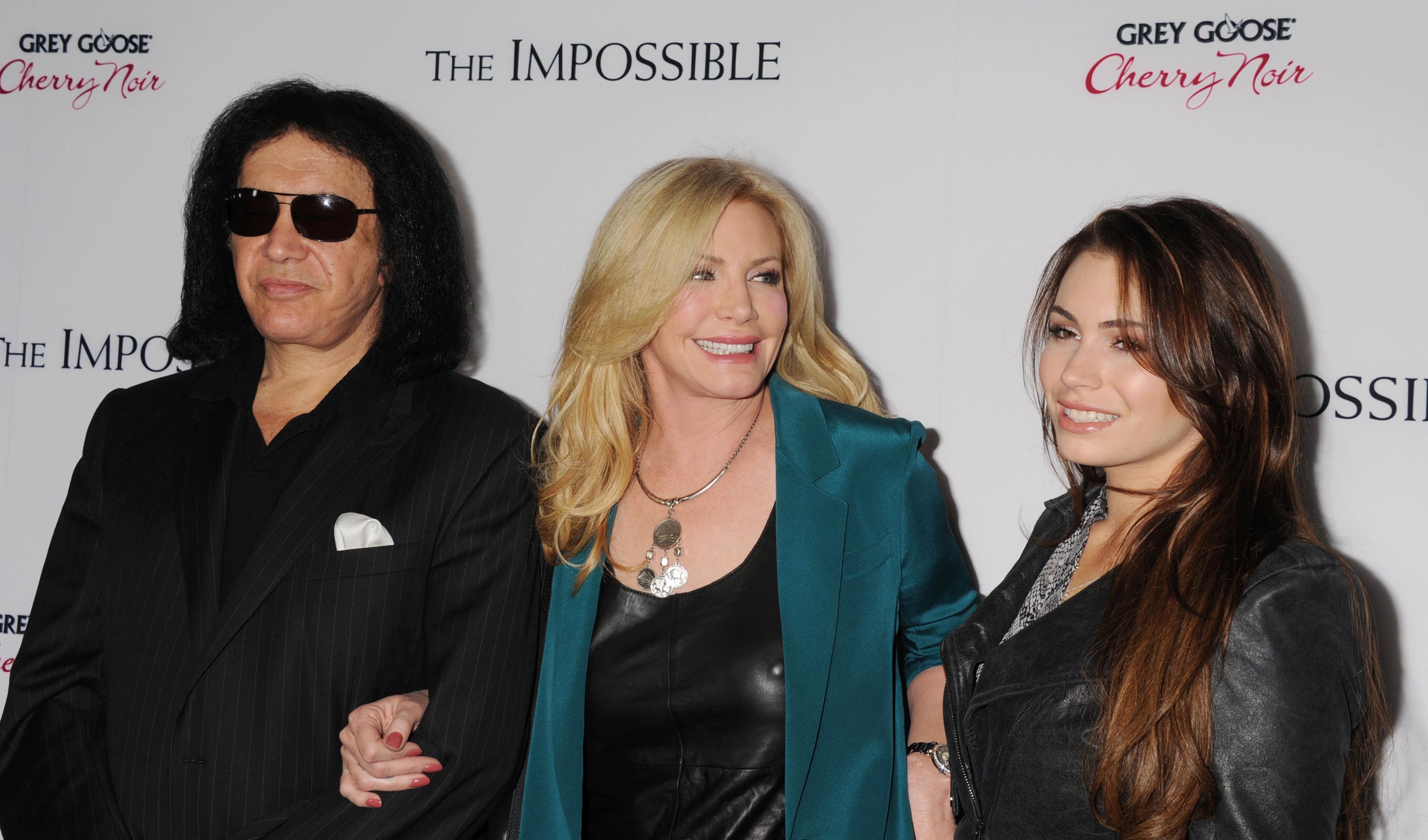 Shannon Tweed arrives at the The Impossible Los Angeles Premiere
