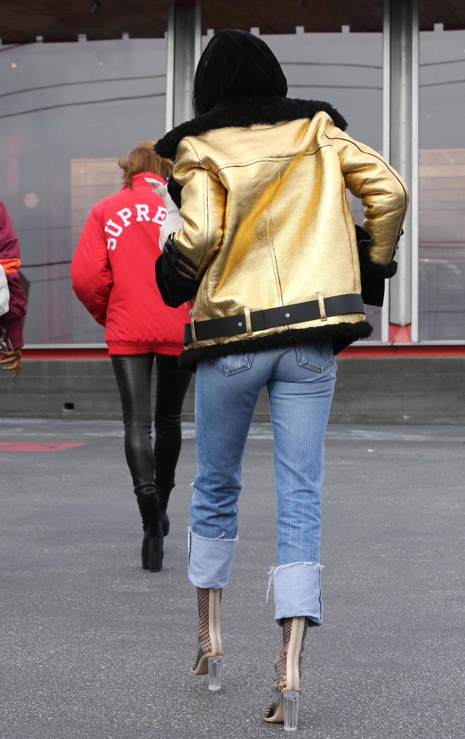 Hailey Baldwin & Kendall Jenner shopping in West Hollywood