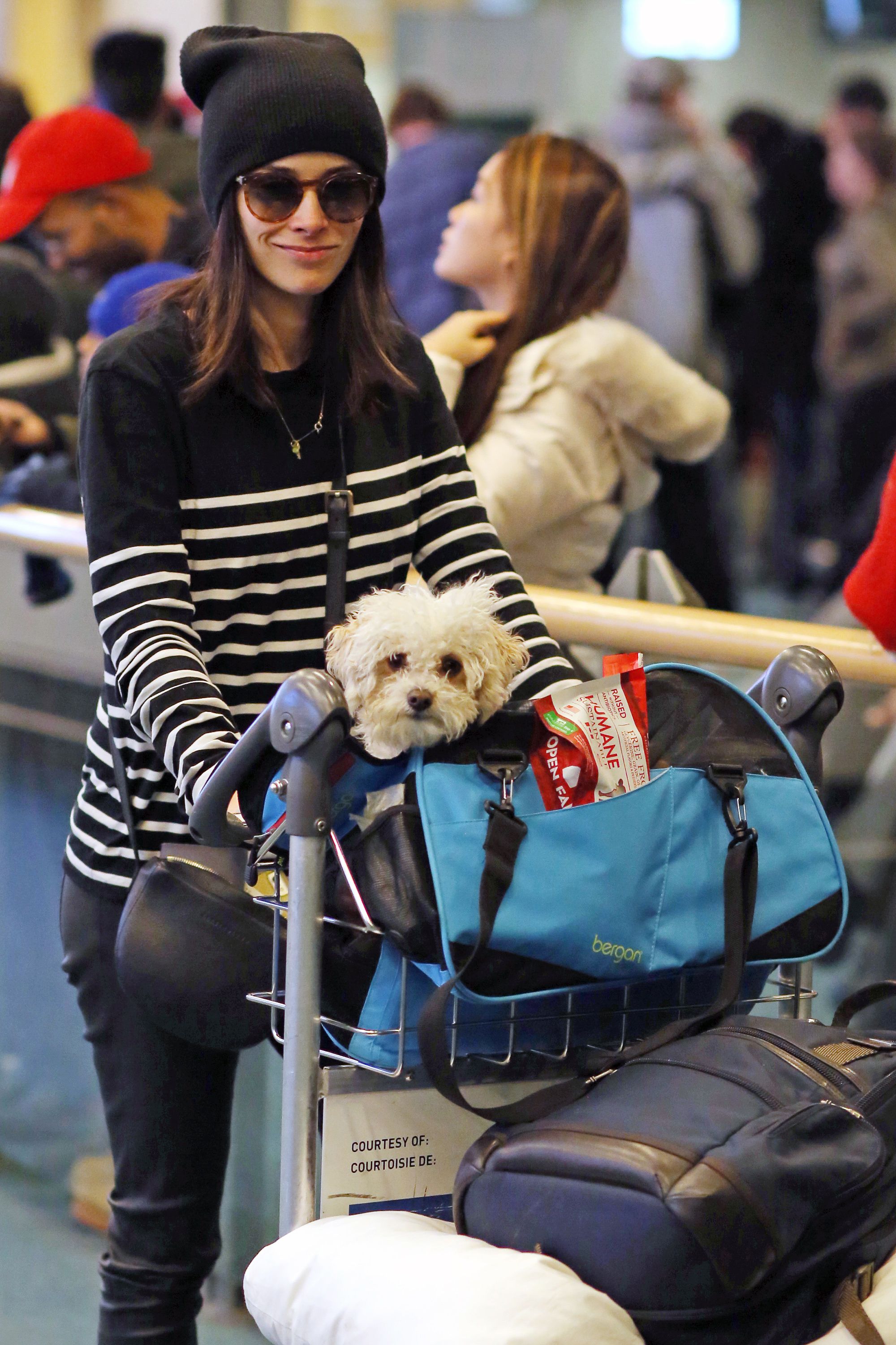 Abigail Spencer arrives back into Vancouve