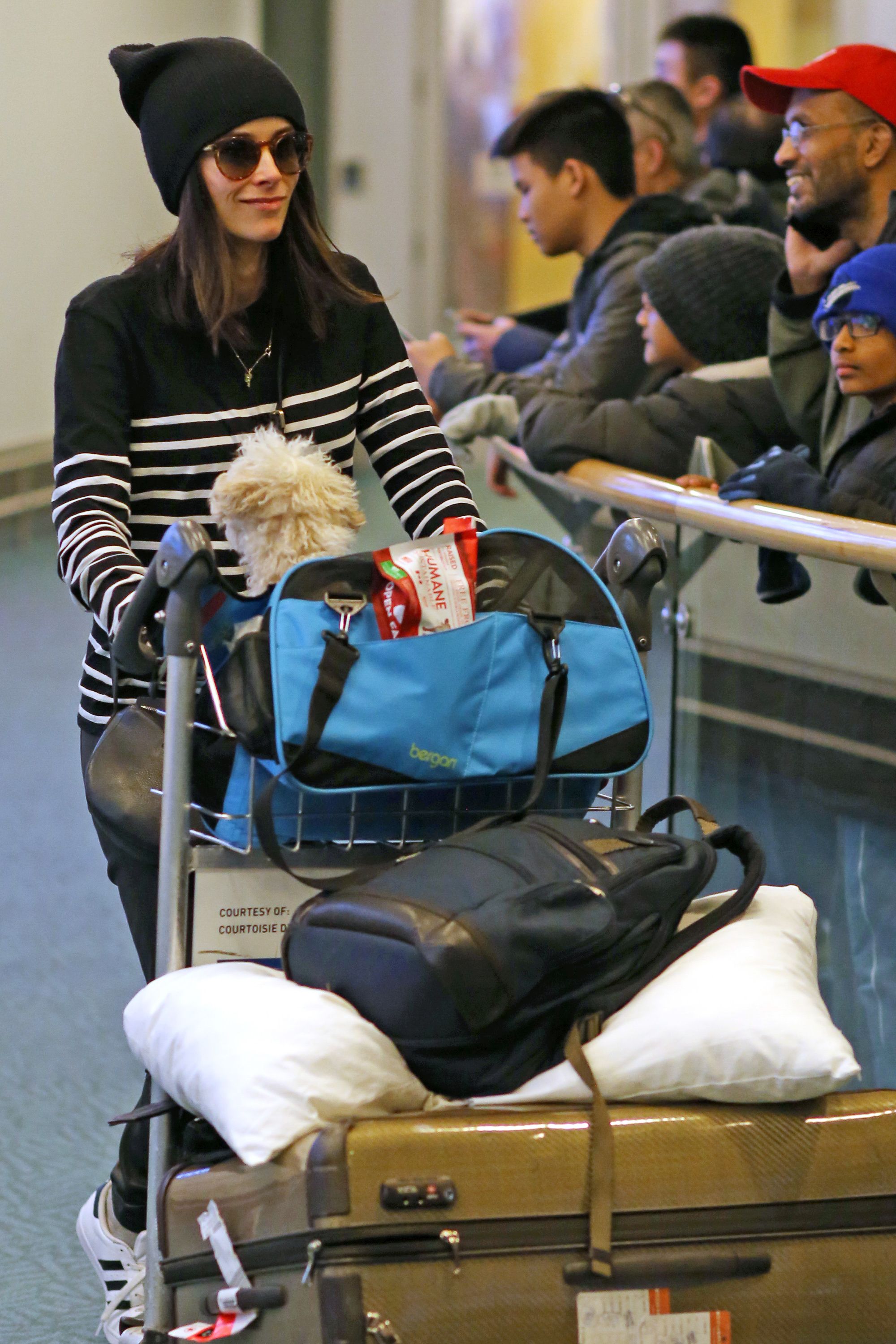 Abigail Spencer arrives back into Vancouve