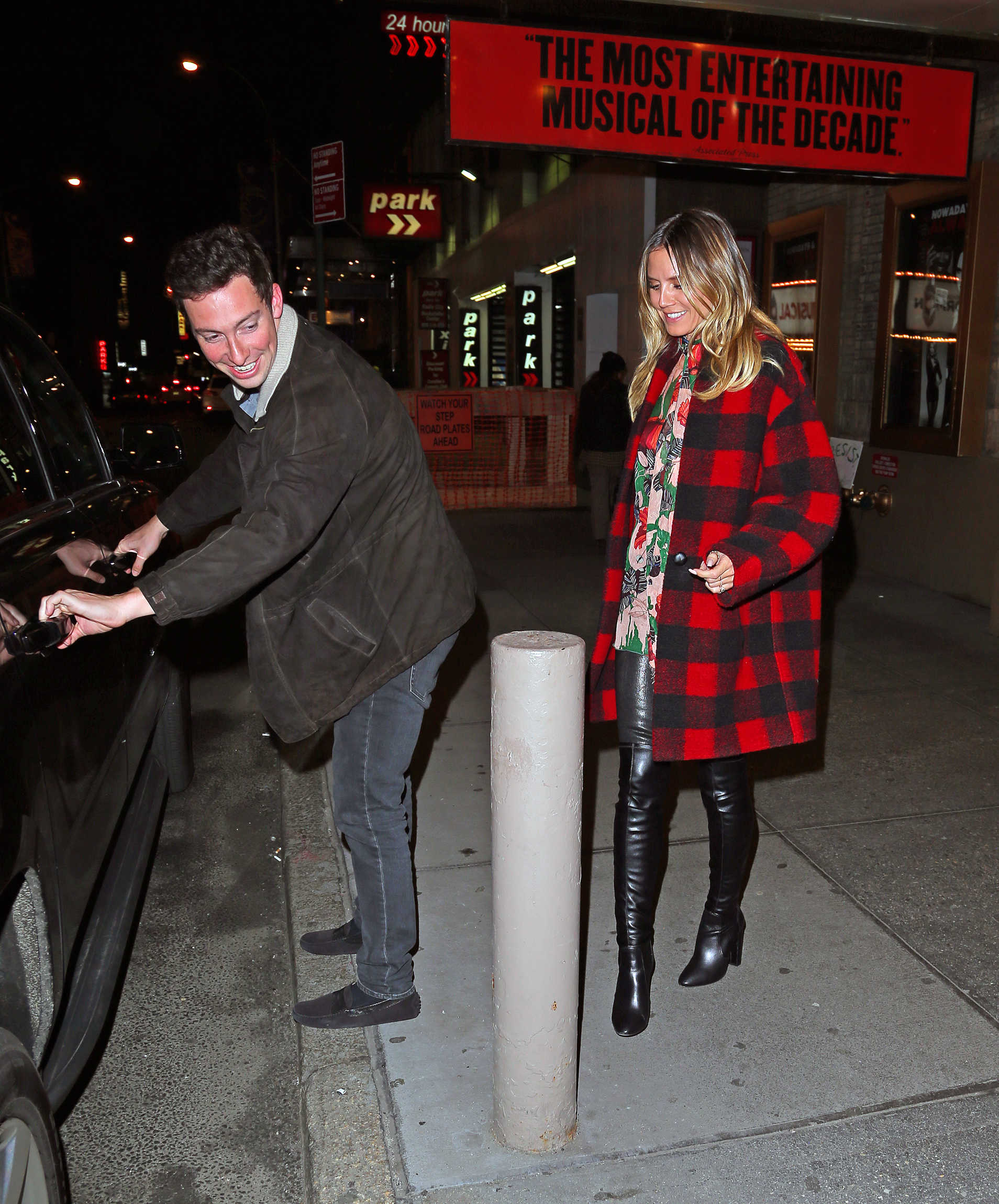 Heidi Klum leaving the musical Chicago on Broadway