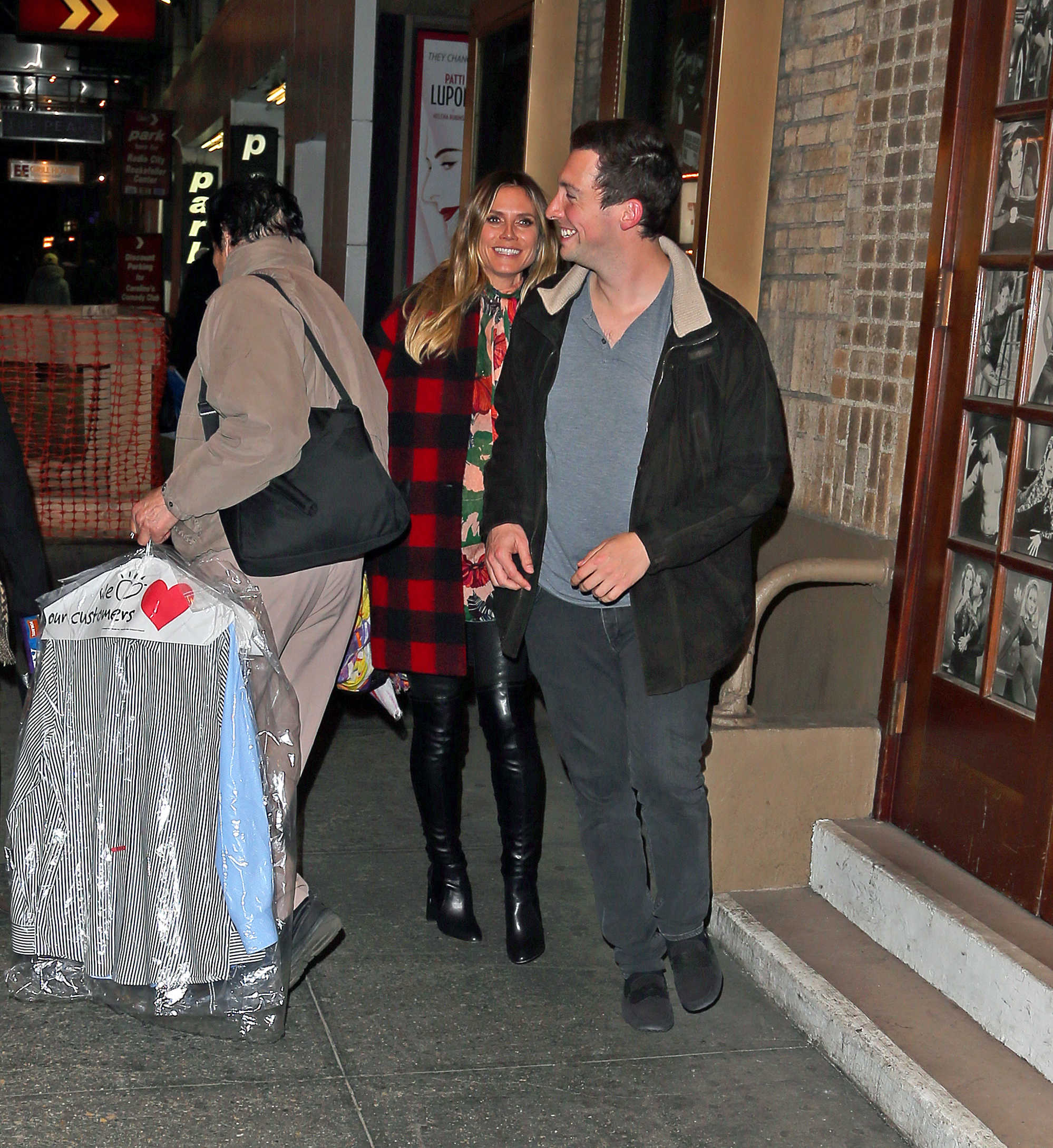 Heidi Klum leaving the musical Chicago on Broadway