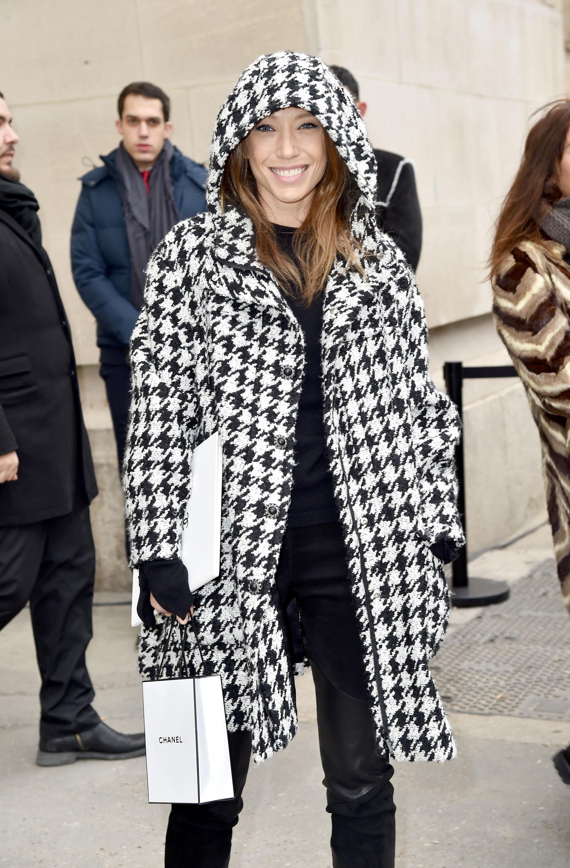 Laura Smet arrives at the Chanel Haute Couture Spring Summer 2017 show