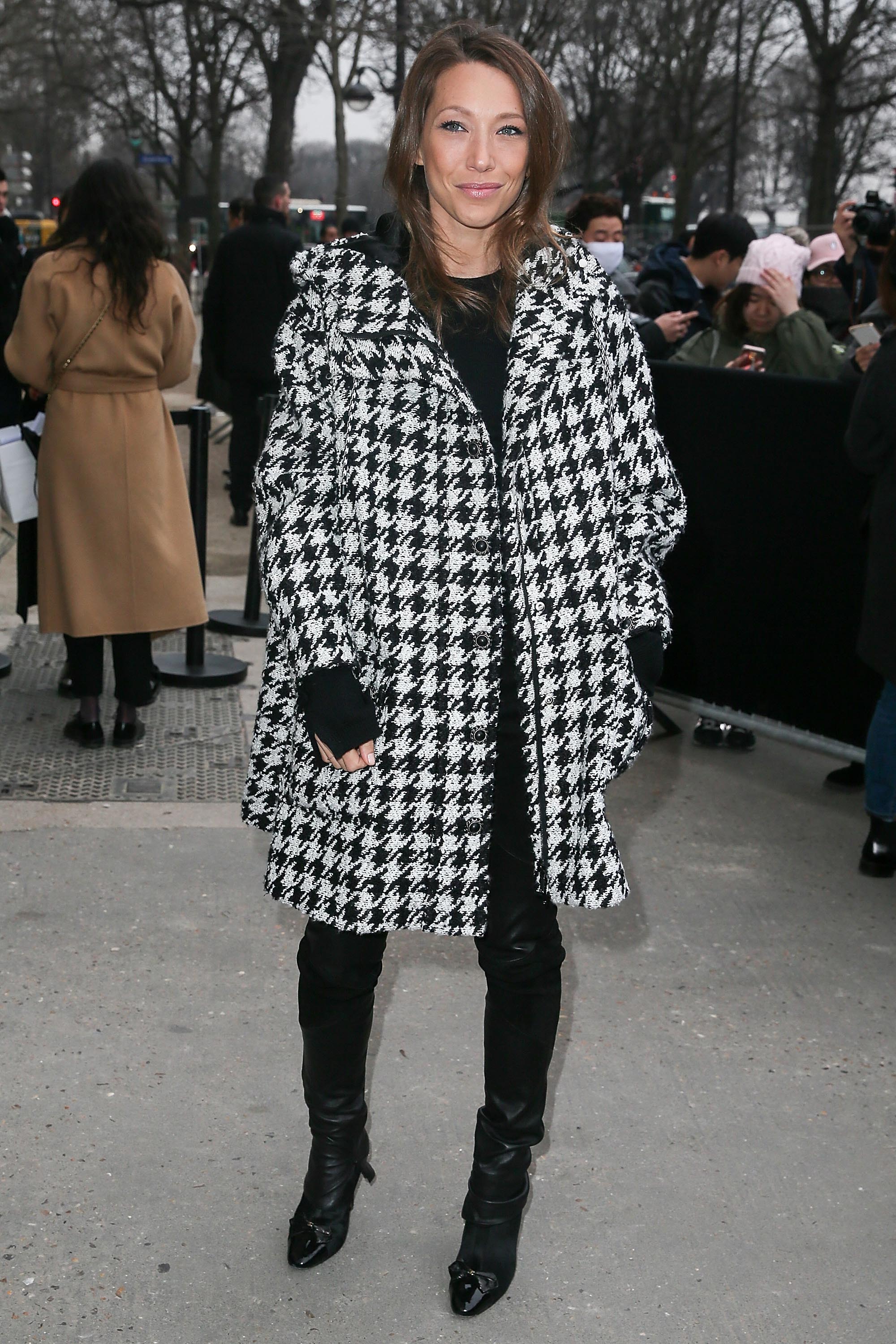 Laura Smet arrives at the Chanel Haute Couture Spring Summer 2017 show