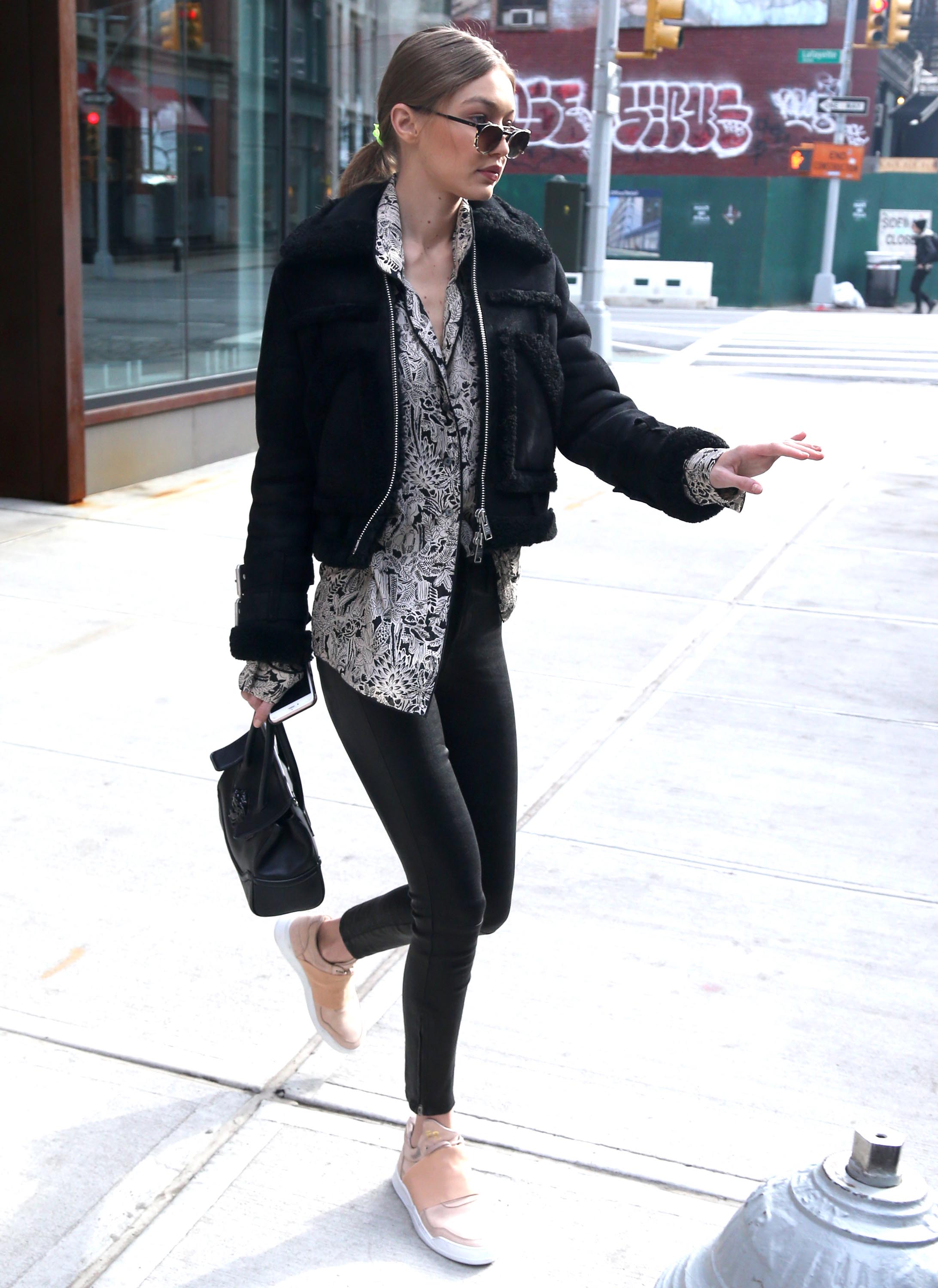 Gigi Hadid leaves her apartment
