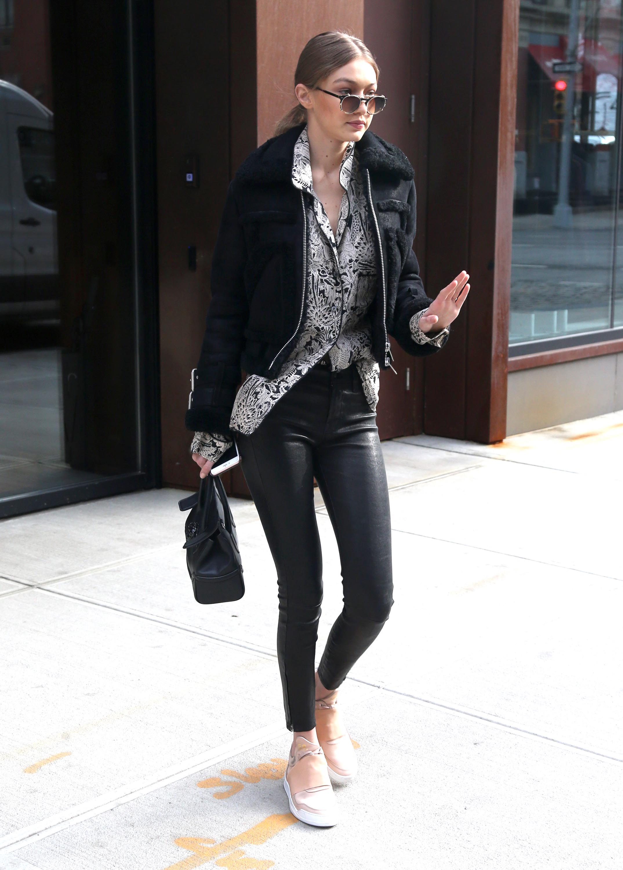 Gigi Hadid leaves her apartment