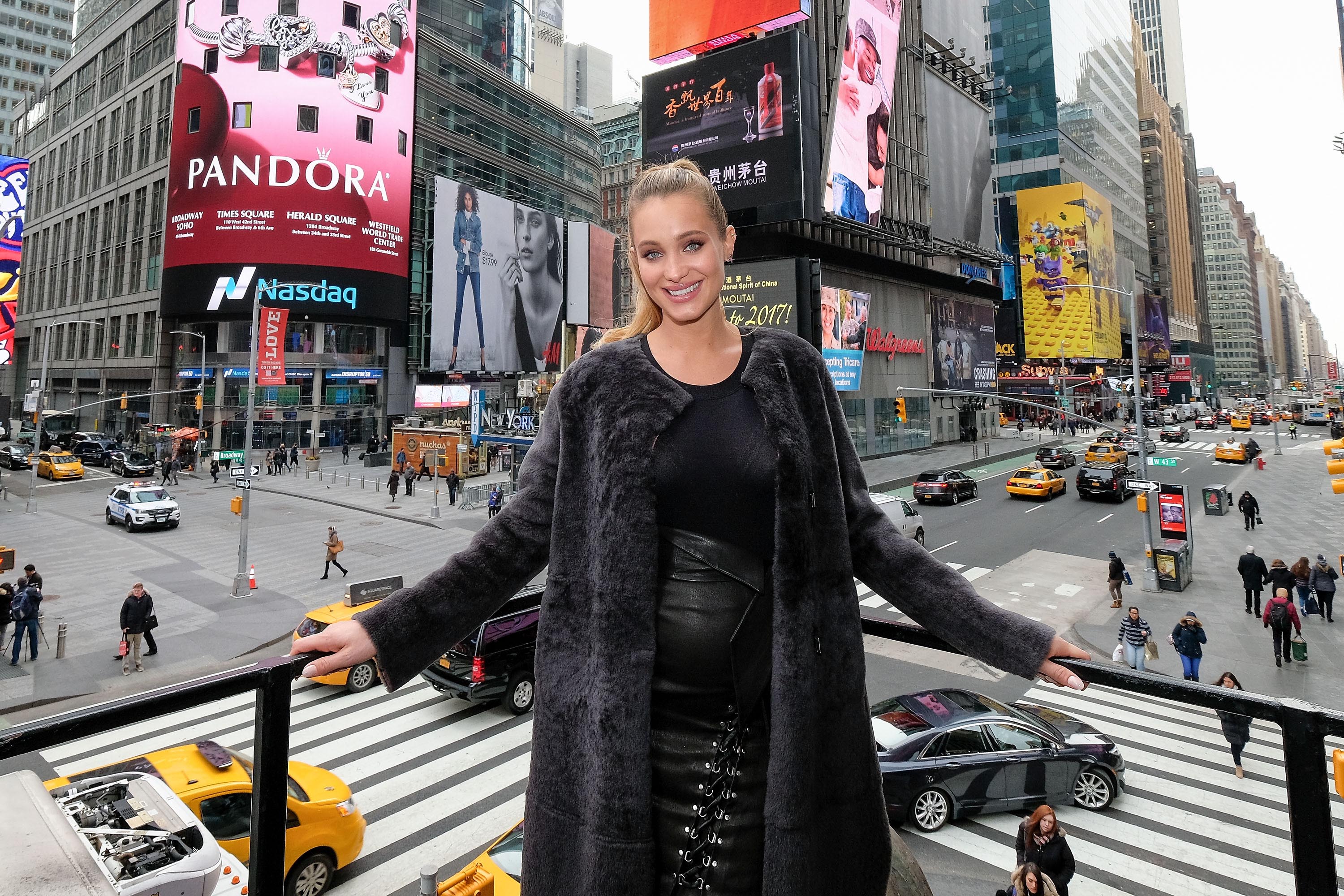 Hannah Jeter visits Extra at their studios