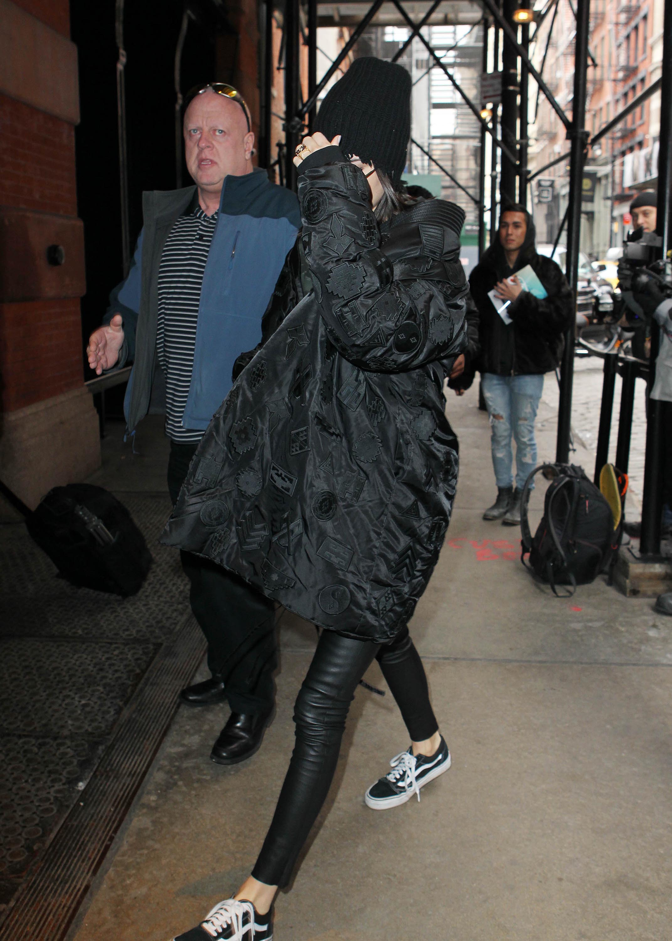 Kendall Jenner leaves Kim Kardashian’s apartment