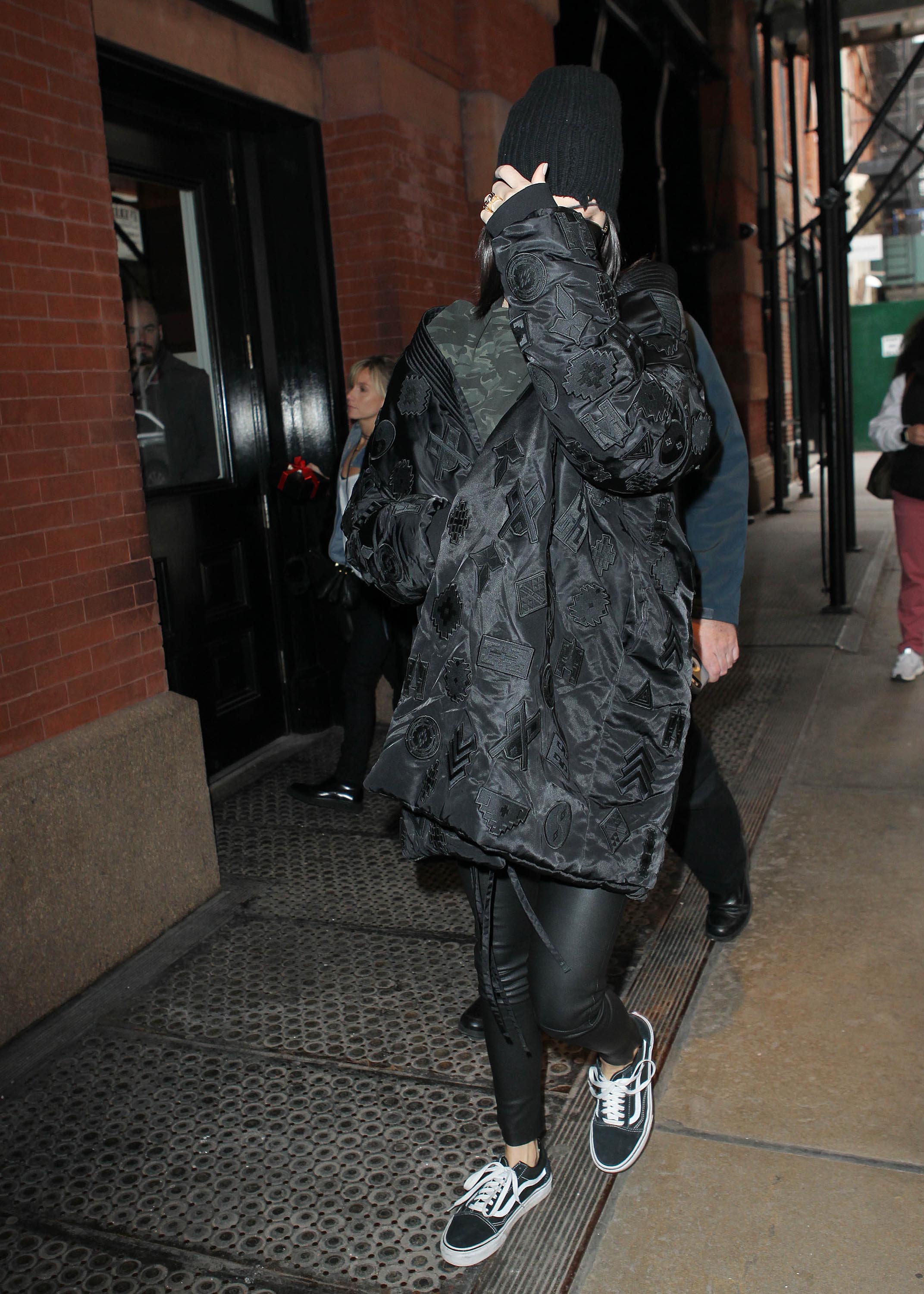 Kendall Jenner leaves Kim Kardashian’s apartment