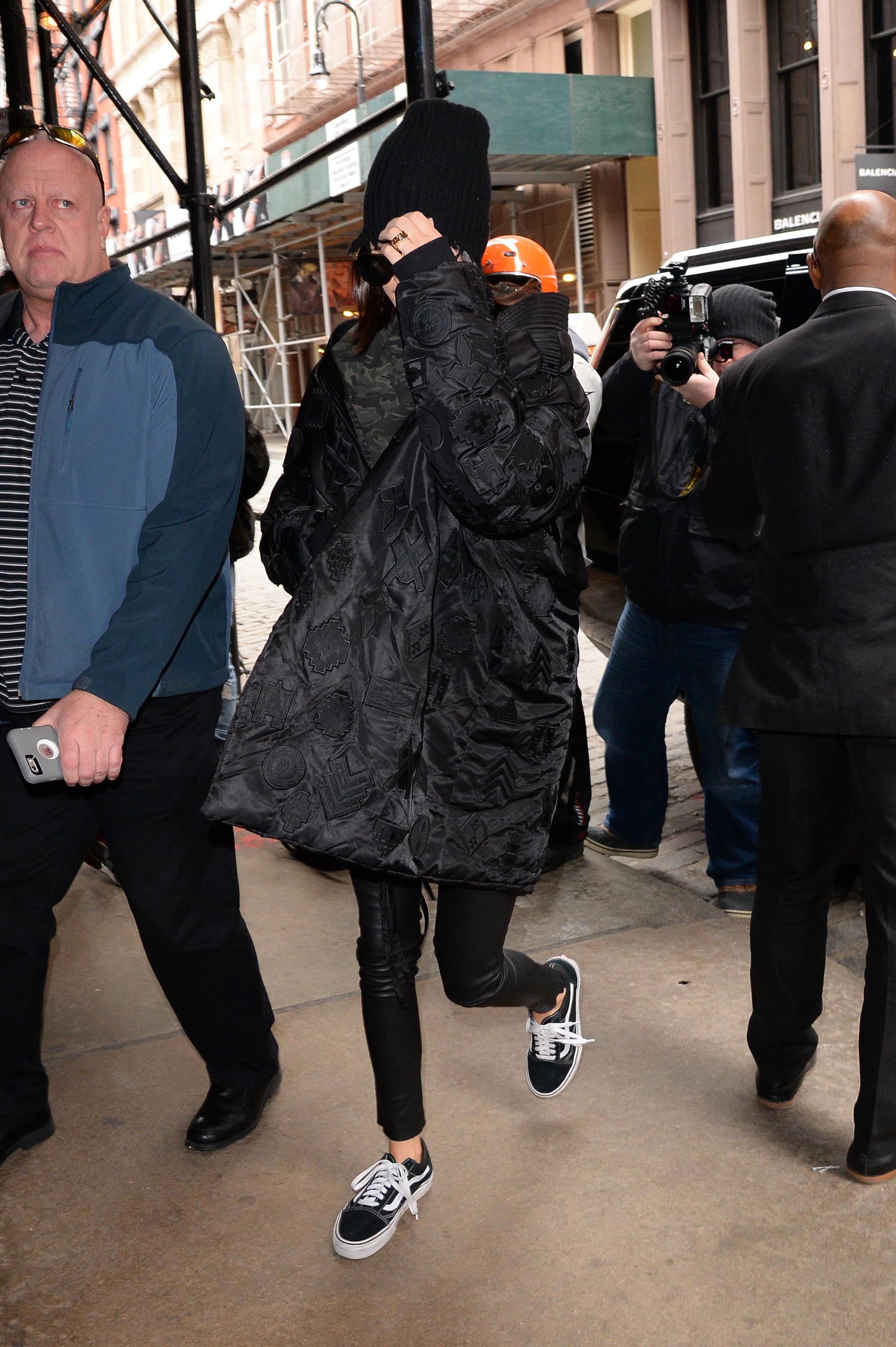 Kendall Jenner leaves Kim Kardashian’s apartment