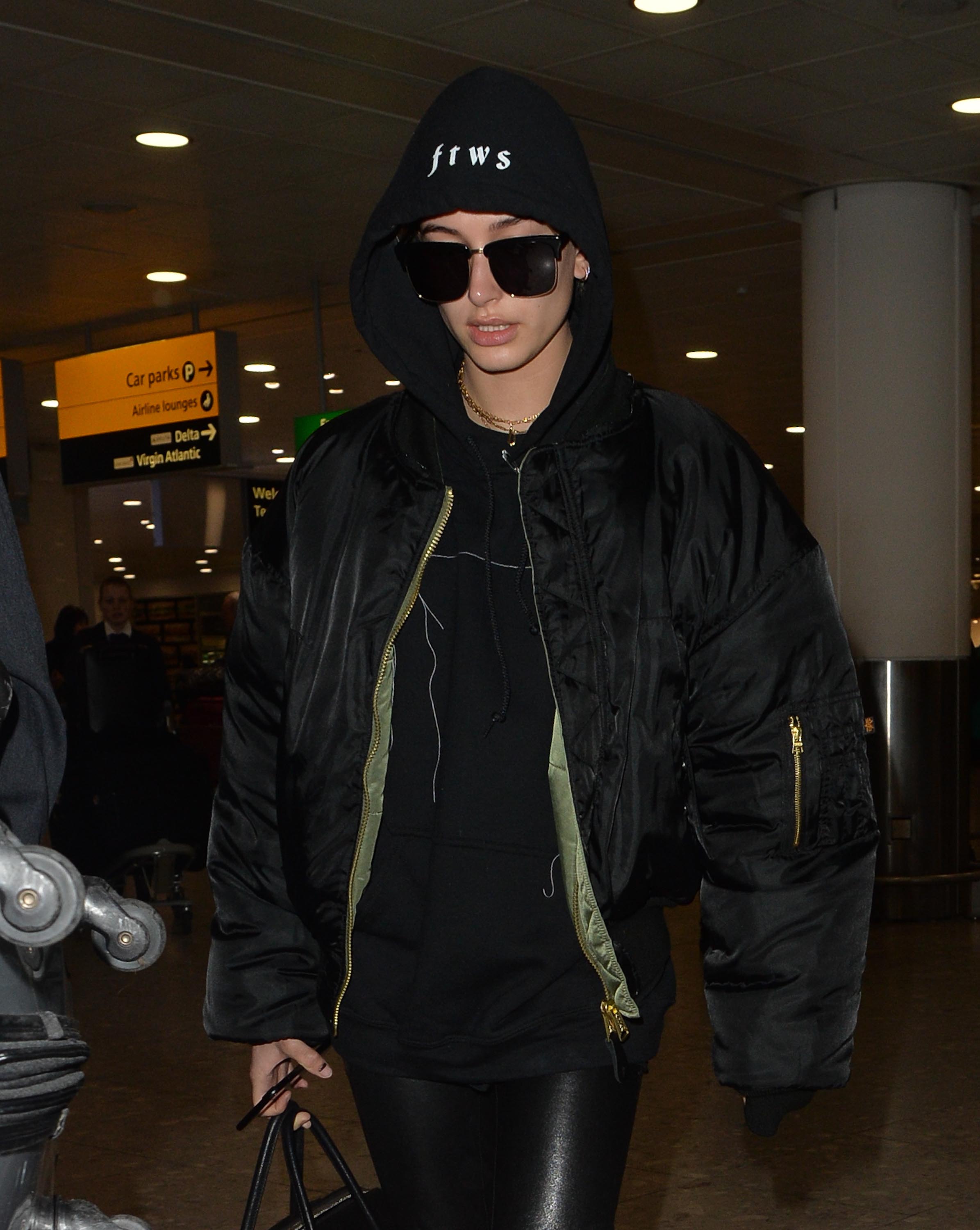 Hailey Baldwin Heathrow Airport