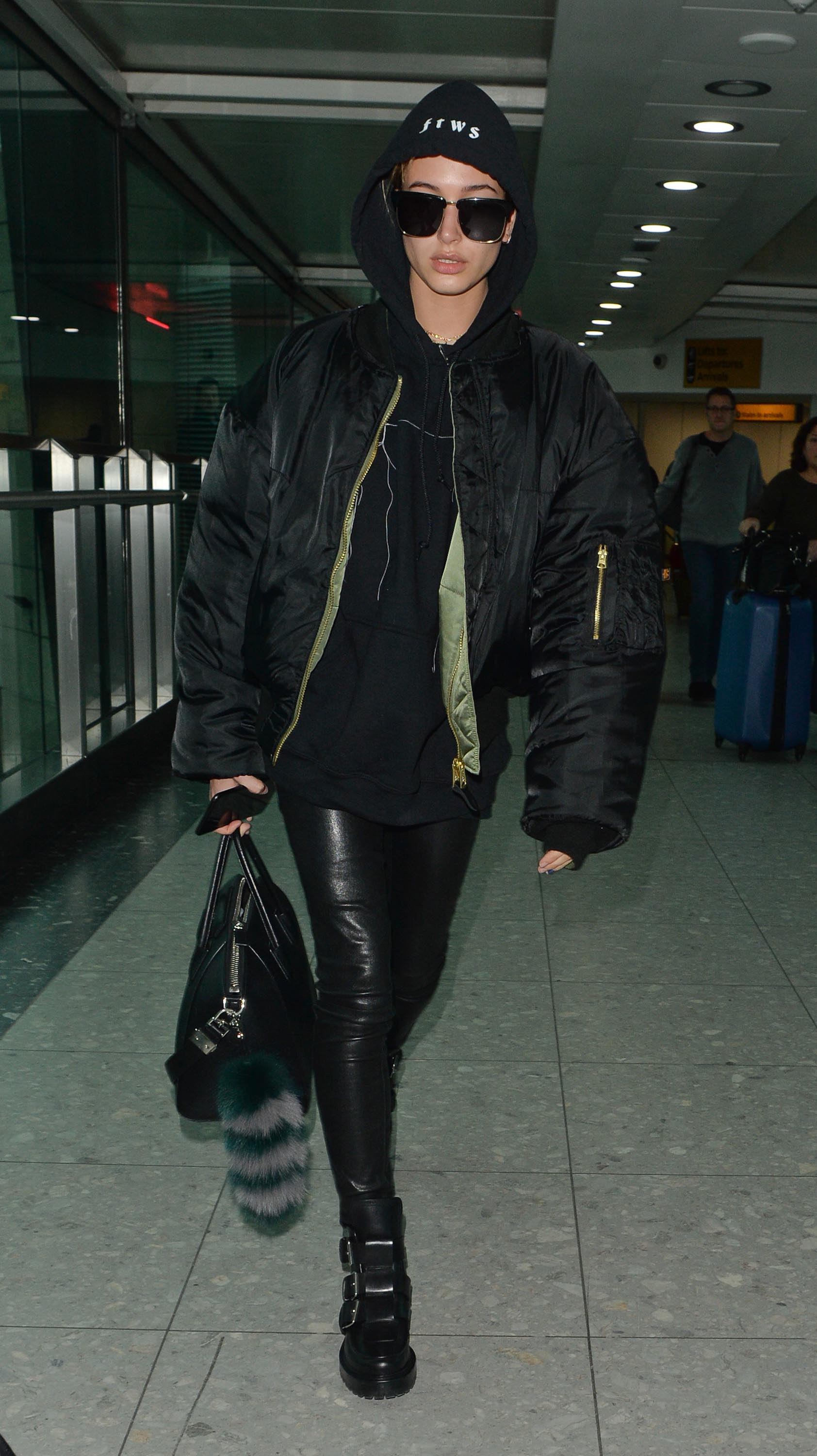 Hailey Baldwin Heathrow Airport